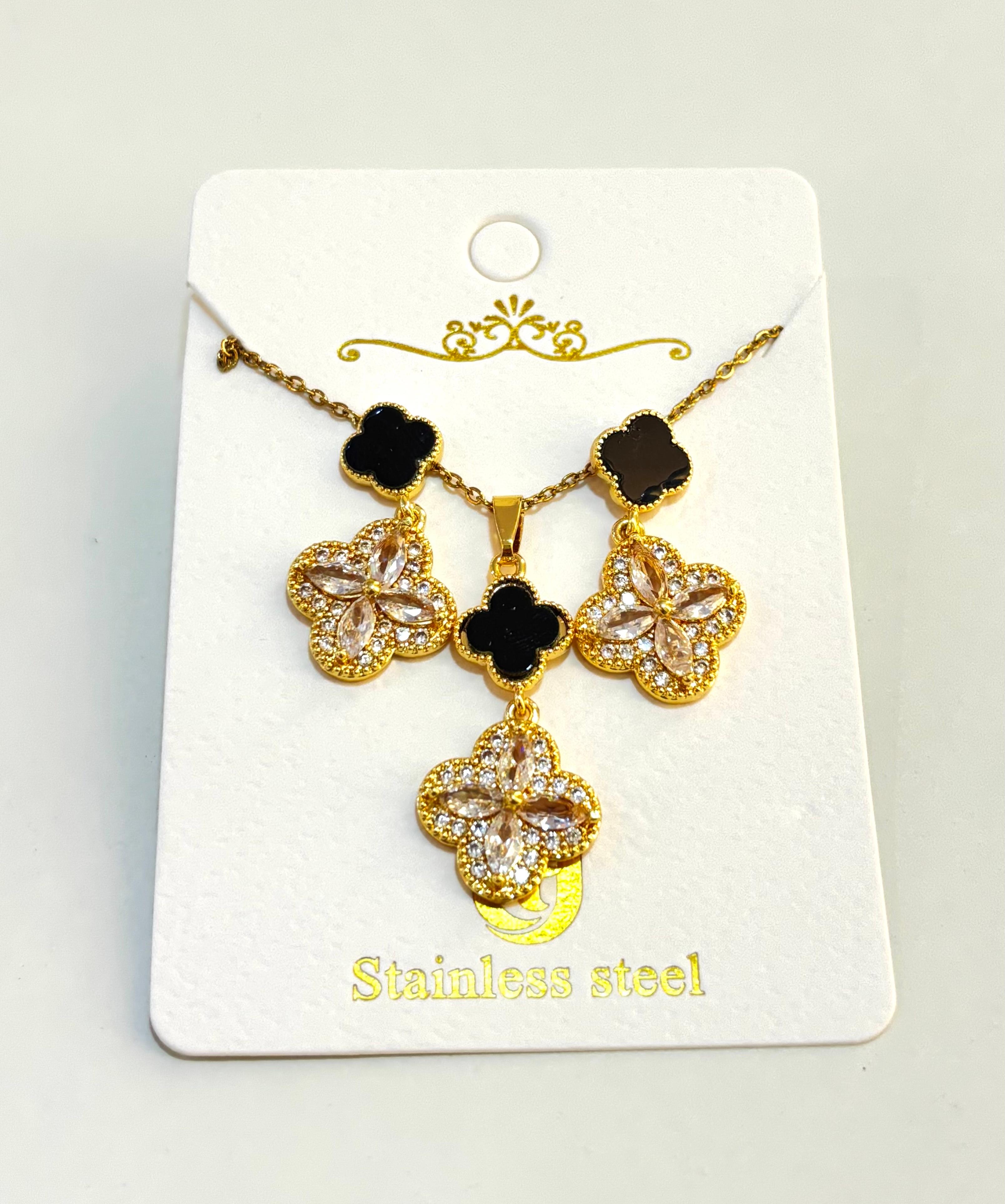 Set of chain and earring with four-leaf clover design