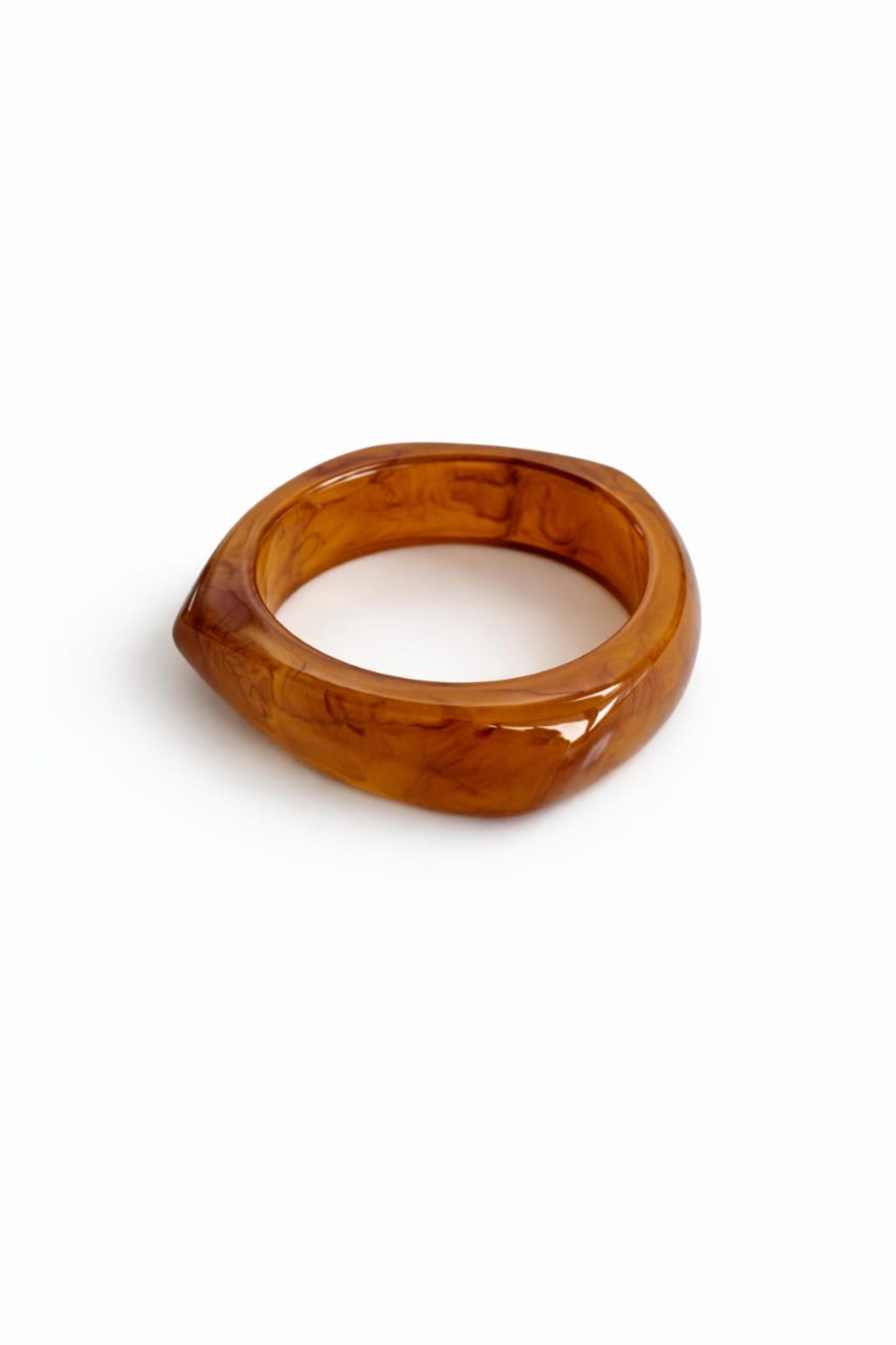Brazalete alternate view