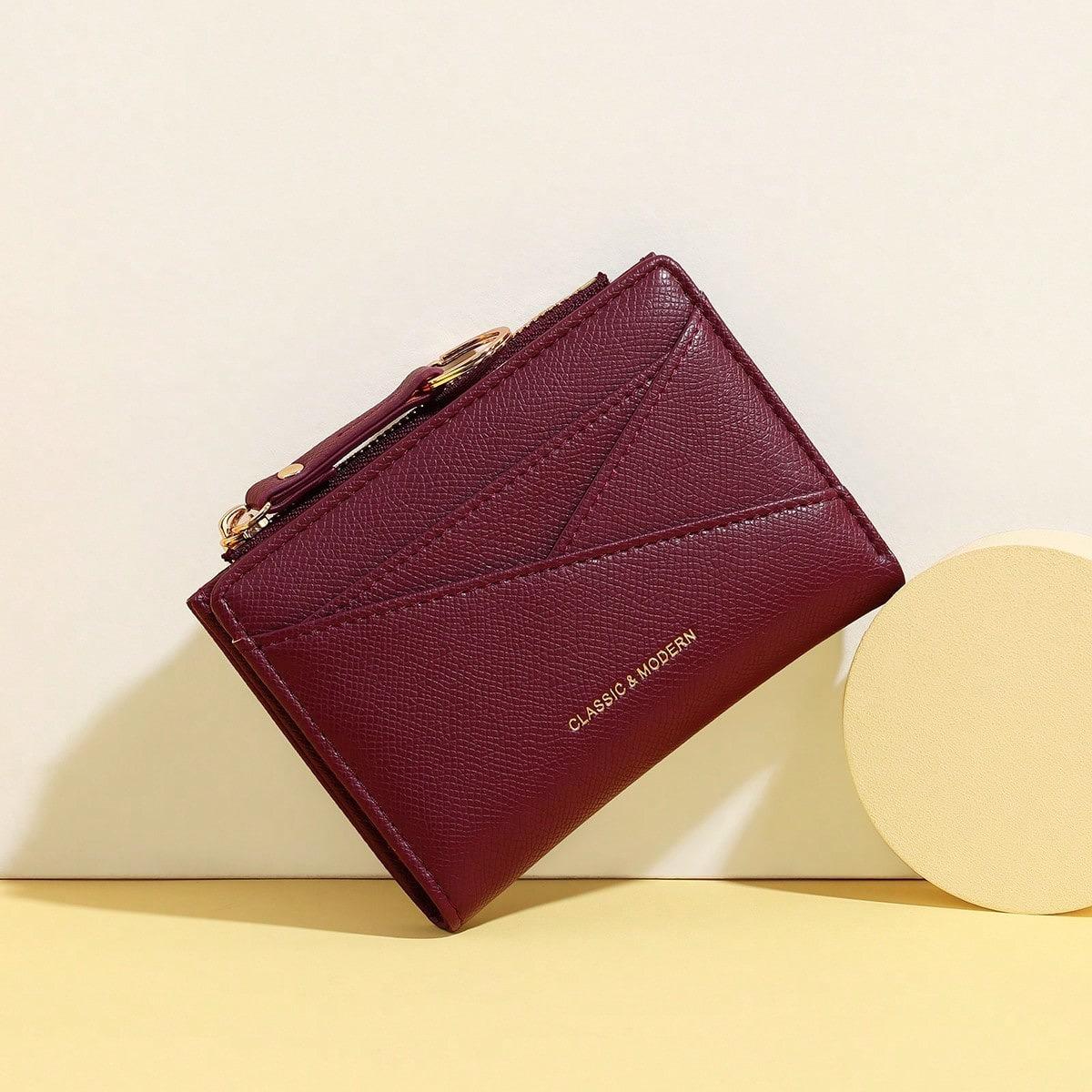 Cartera con diseño asimétrico — vista alternativa