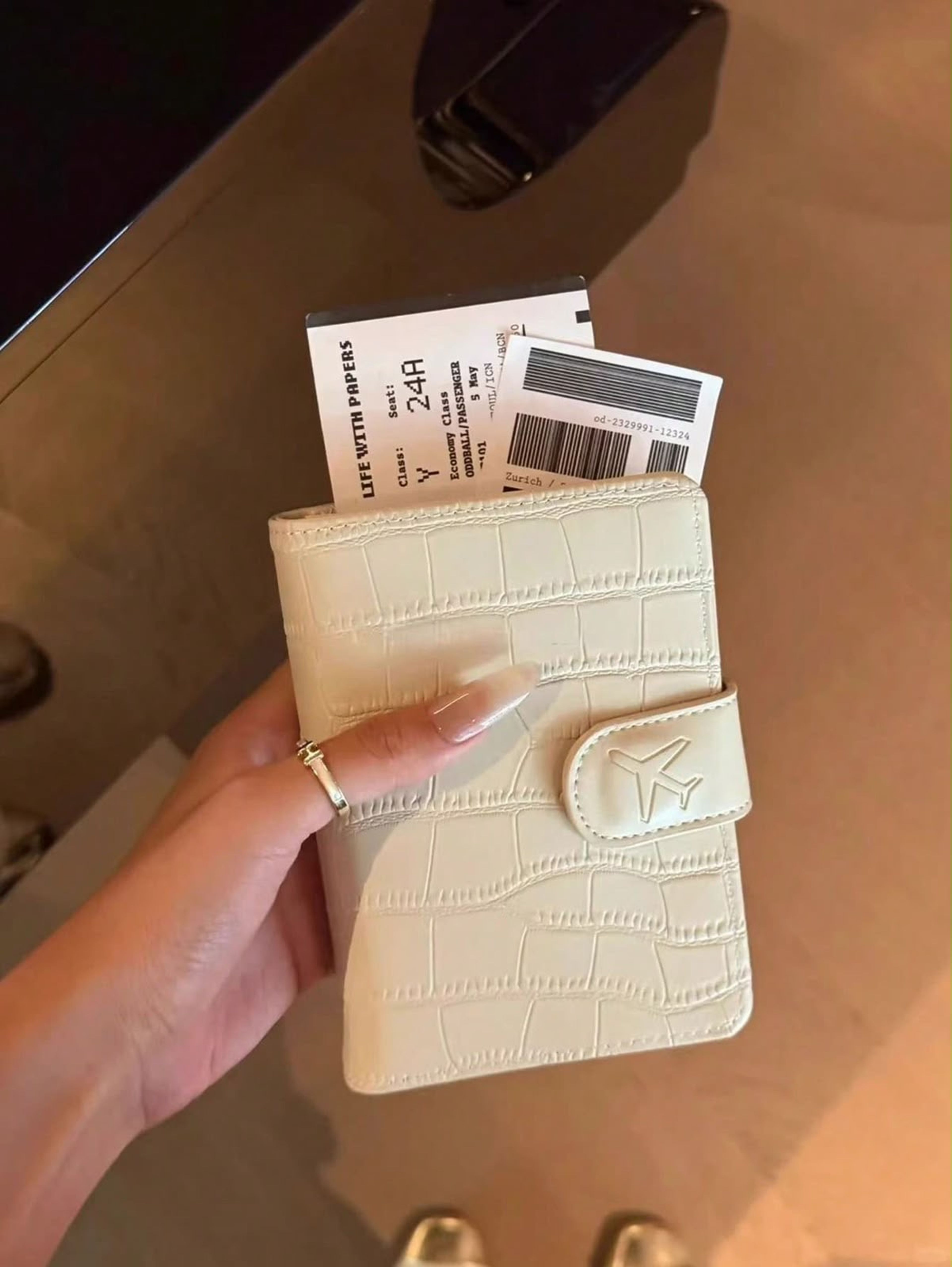 Porta pasaporte blanco