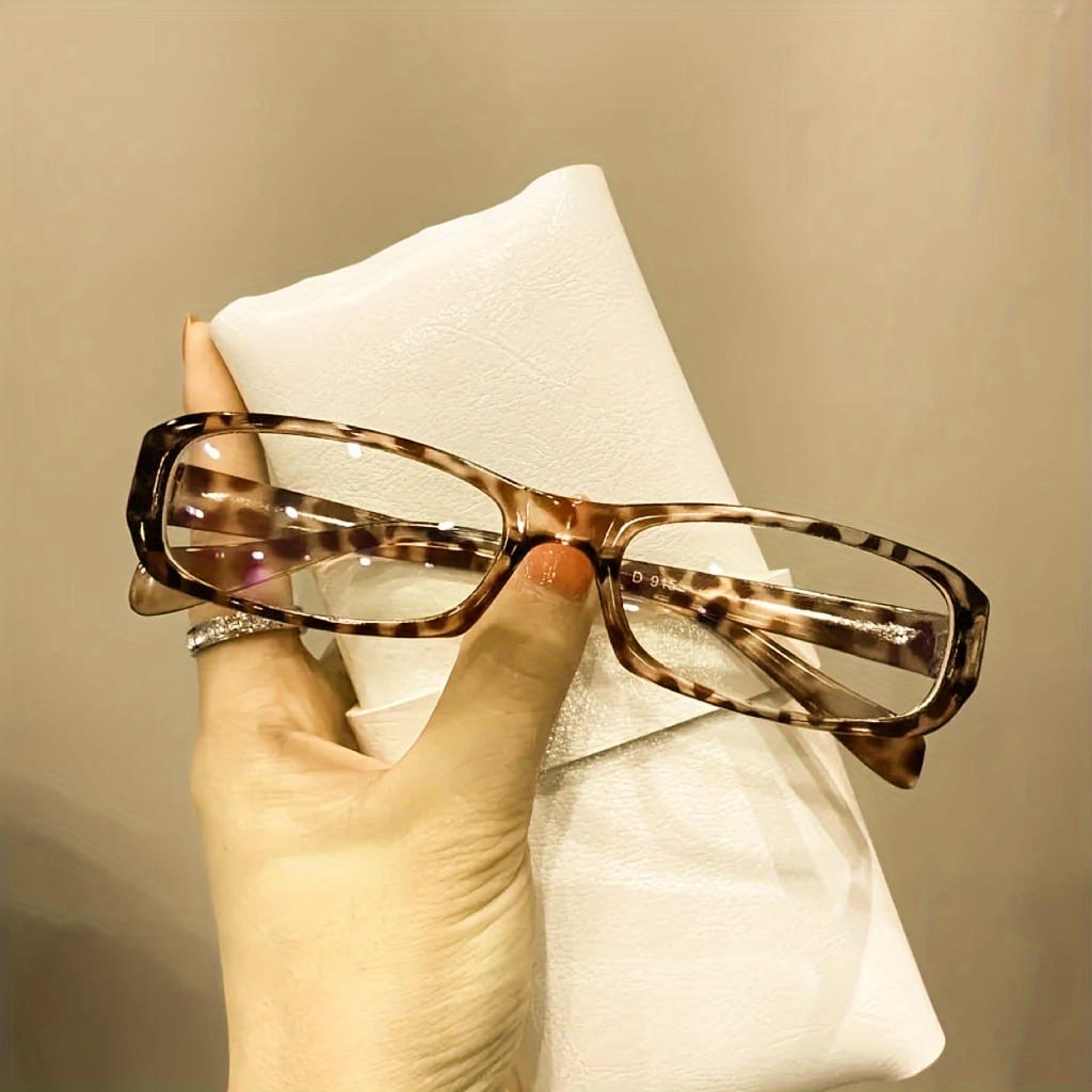 Lentes con diferentes estilos y colores  vista 3