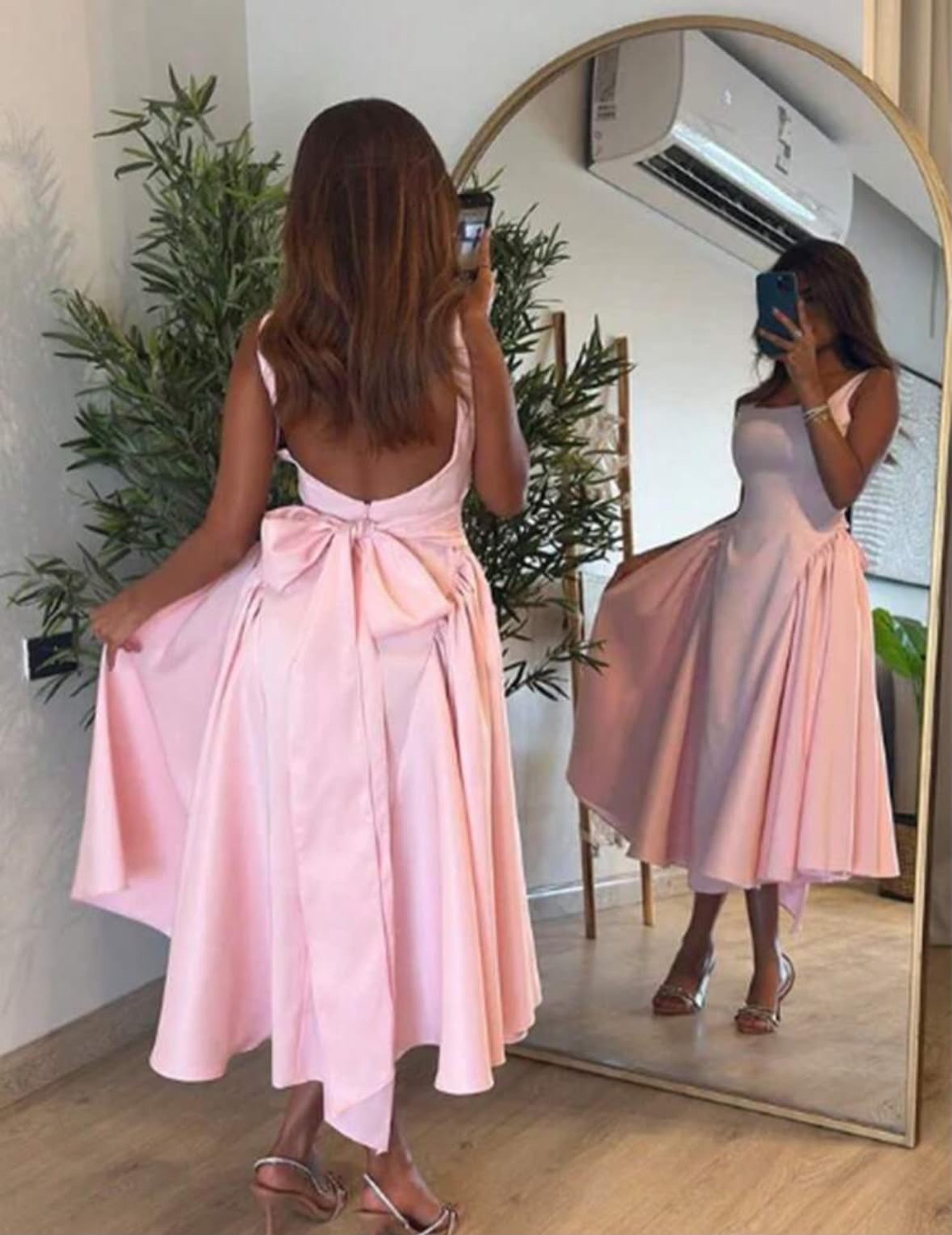 Long dress with bow at the back view 1