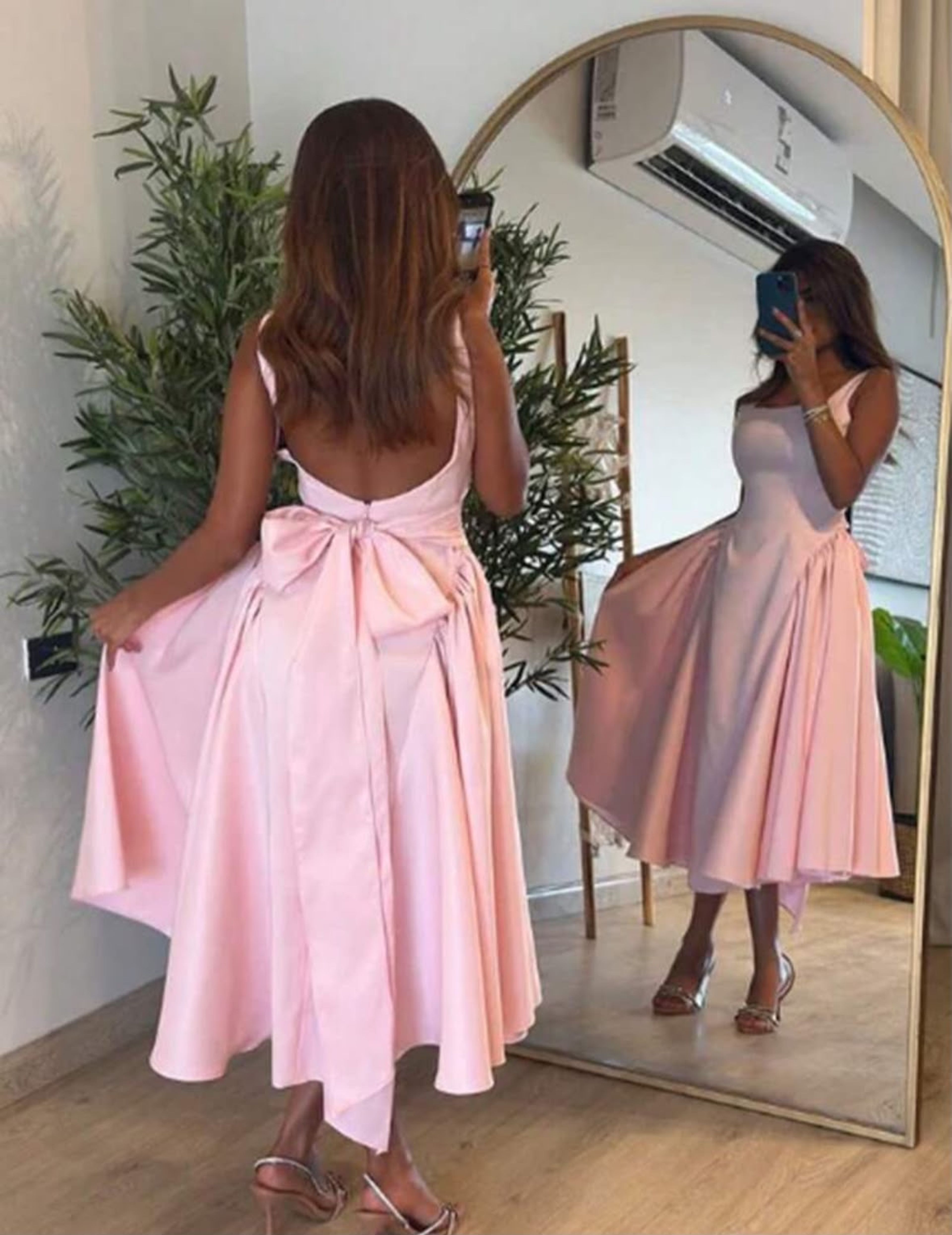 Long dress with bow at the back