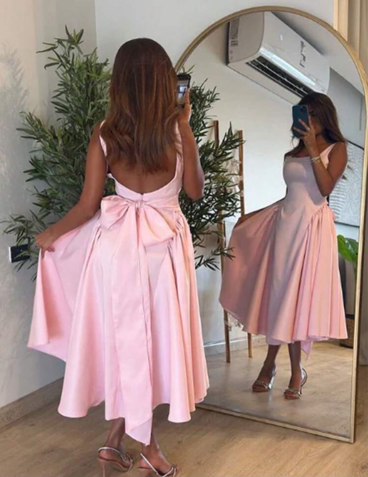 Long dress with bow at the back