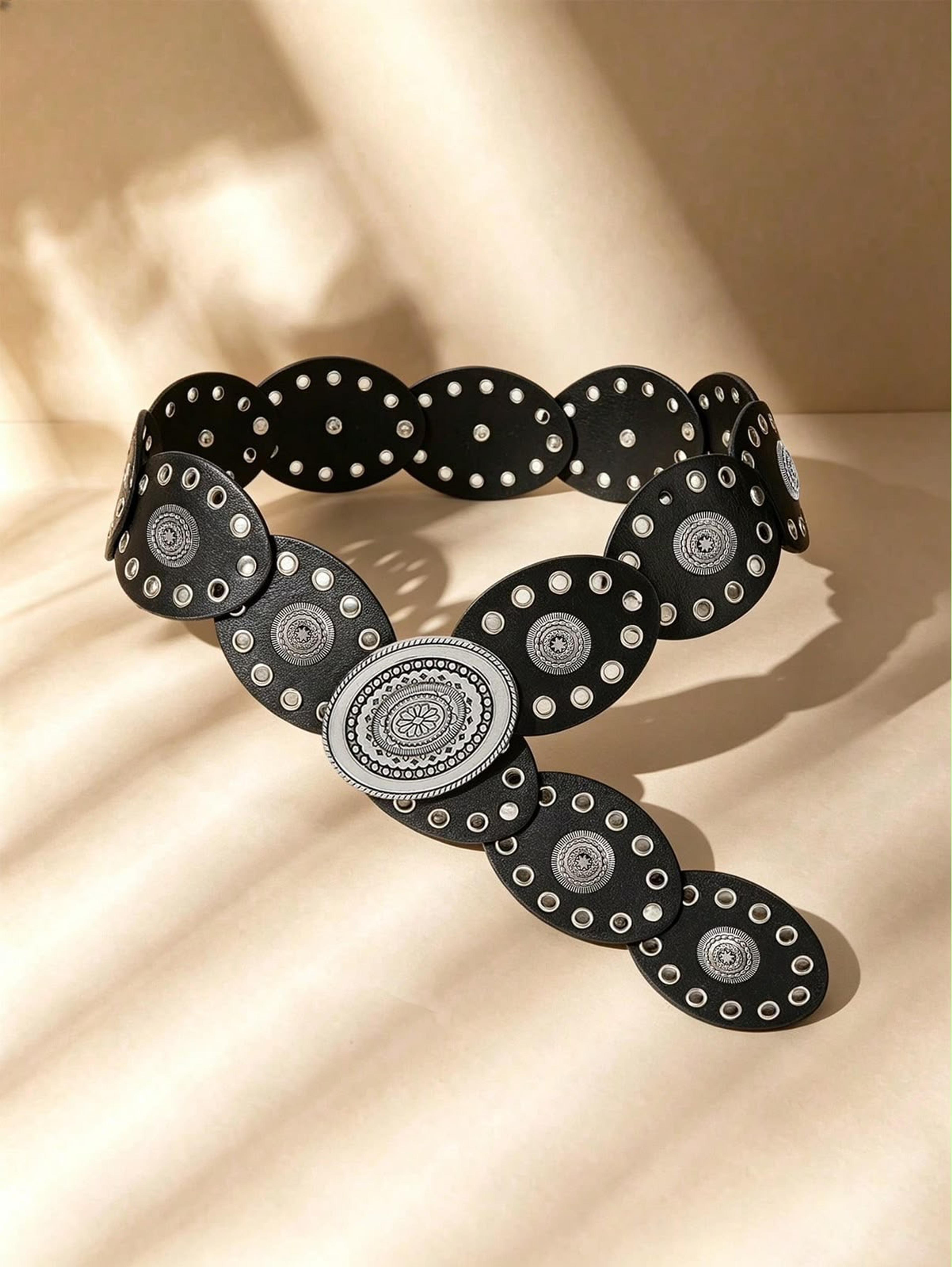 Belt with details view 2