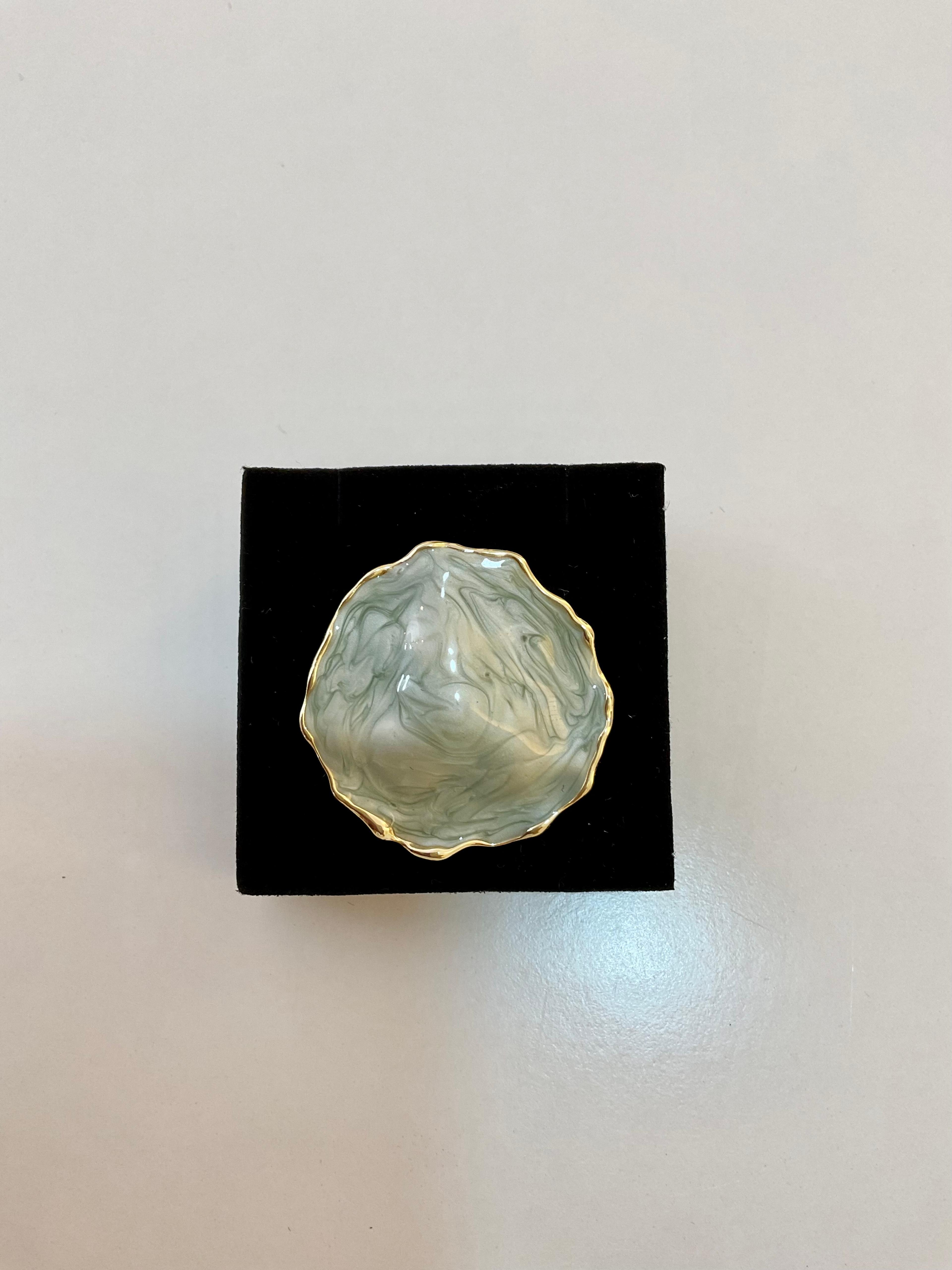Anillo con piedra grande 