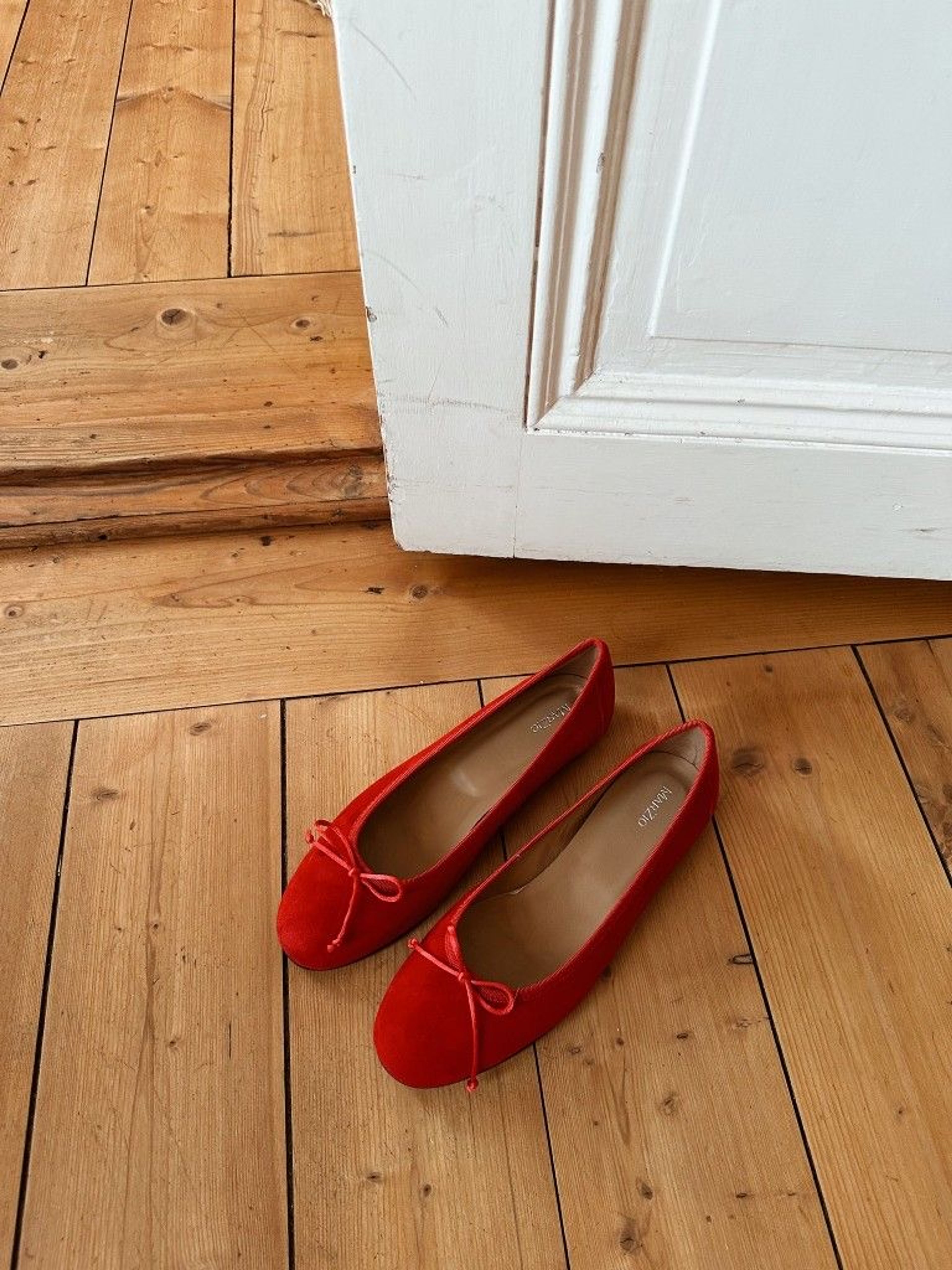 Ballerinas with bow