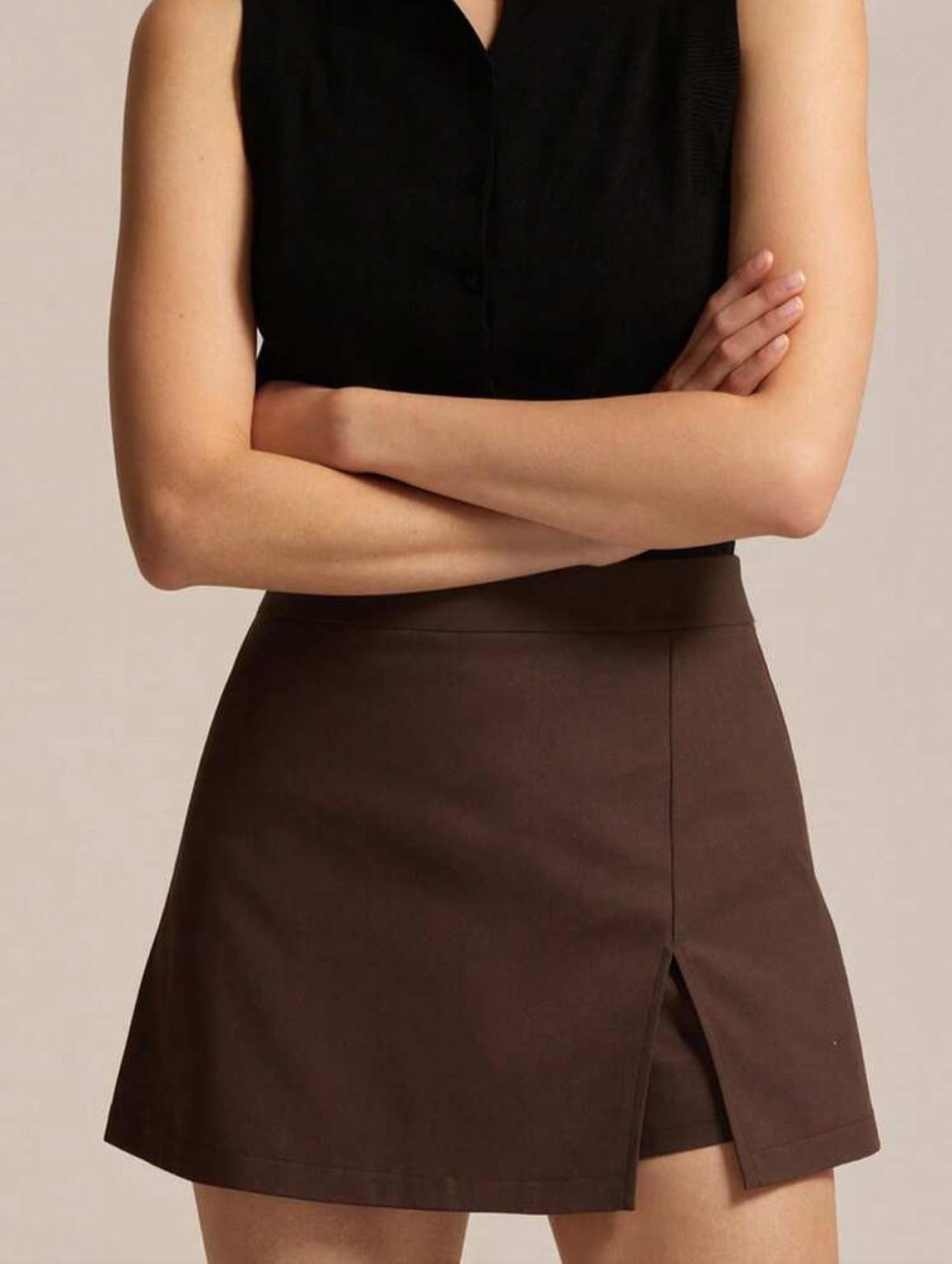 Falda short alternate view