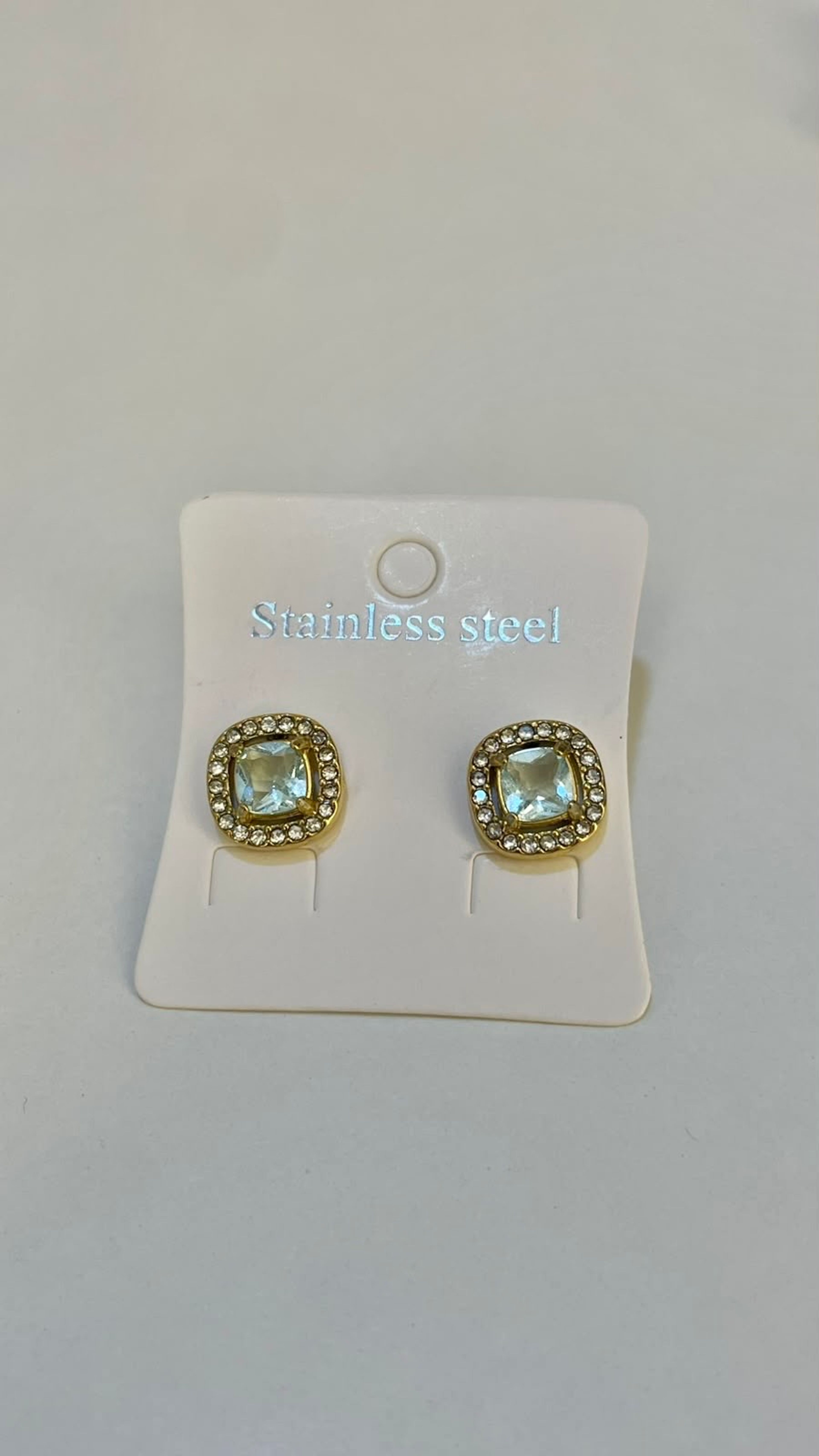 Aretes con pedrería
