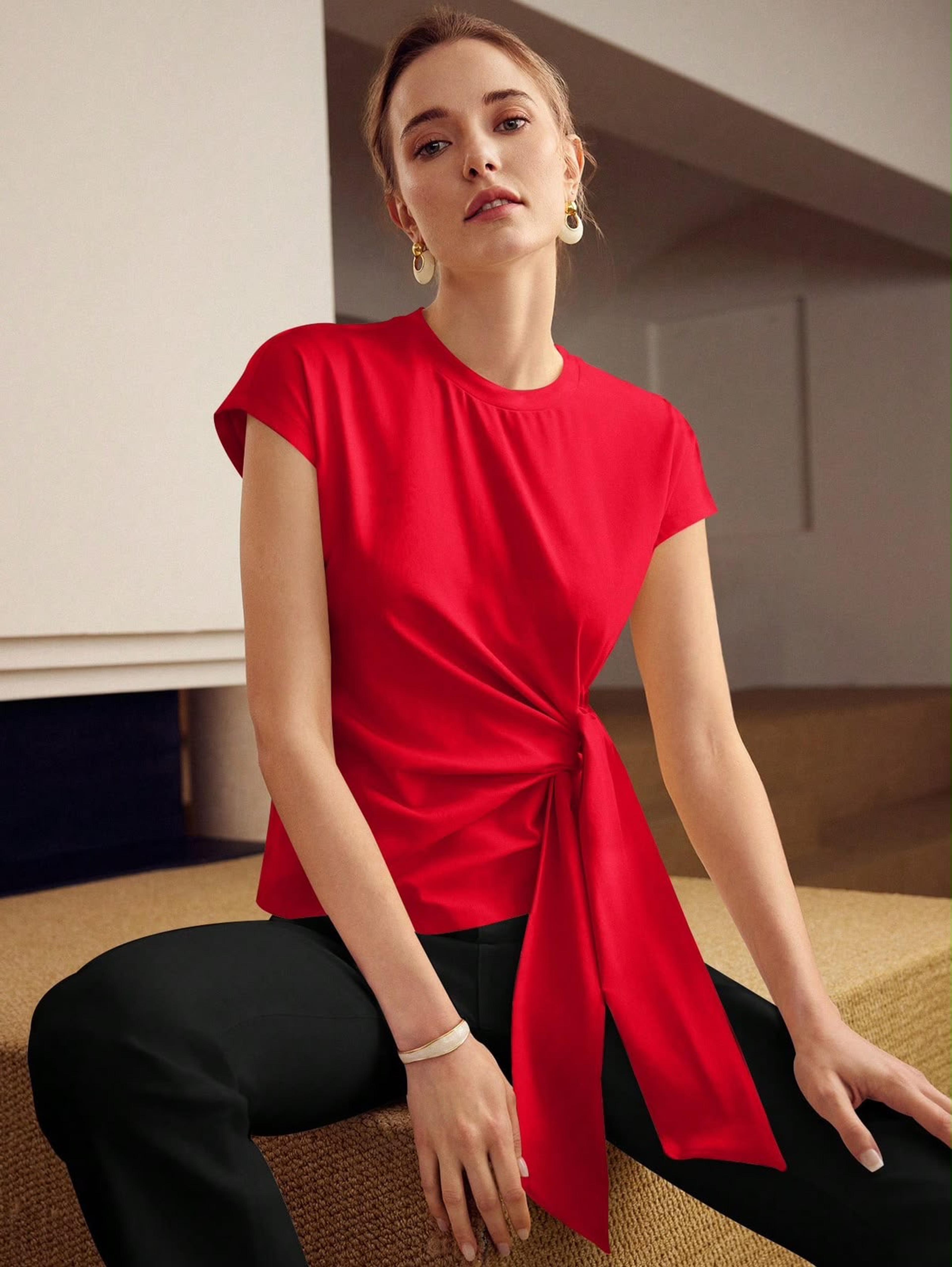 Blusa con detalle de nudo lateral  vista 2