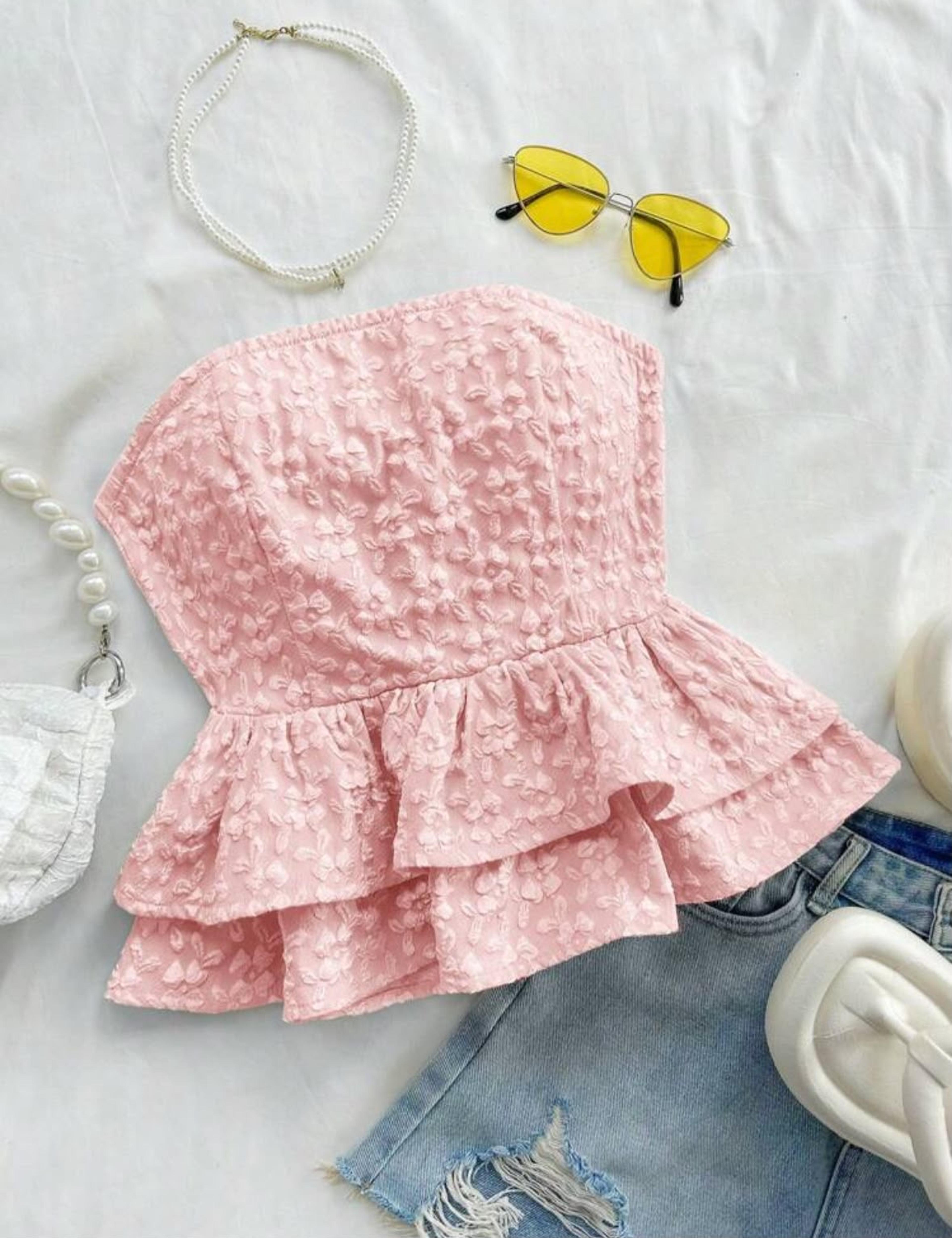 Short shirt with bow at the back view 1