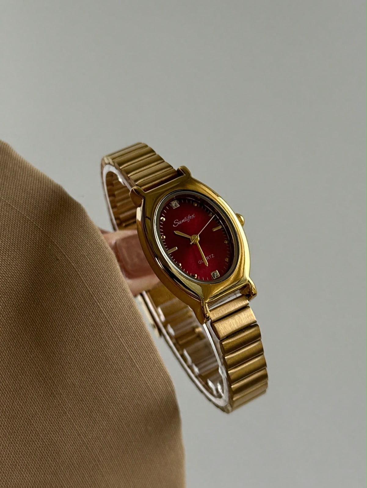 Reloj elegante alternate view