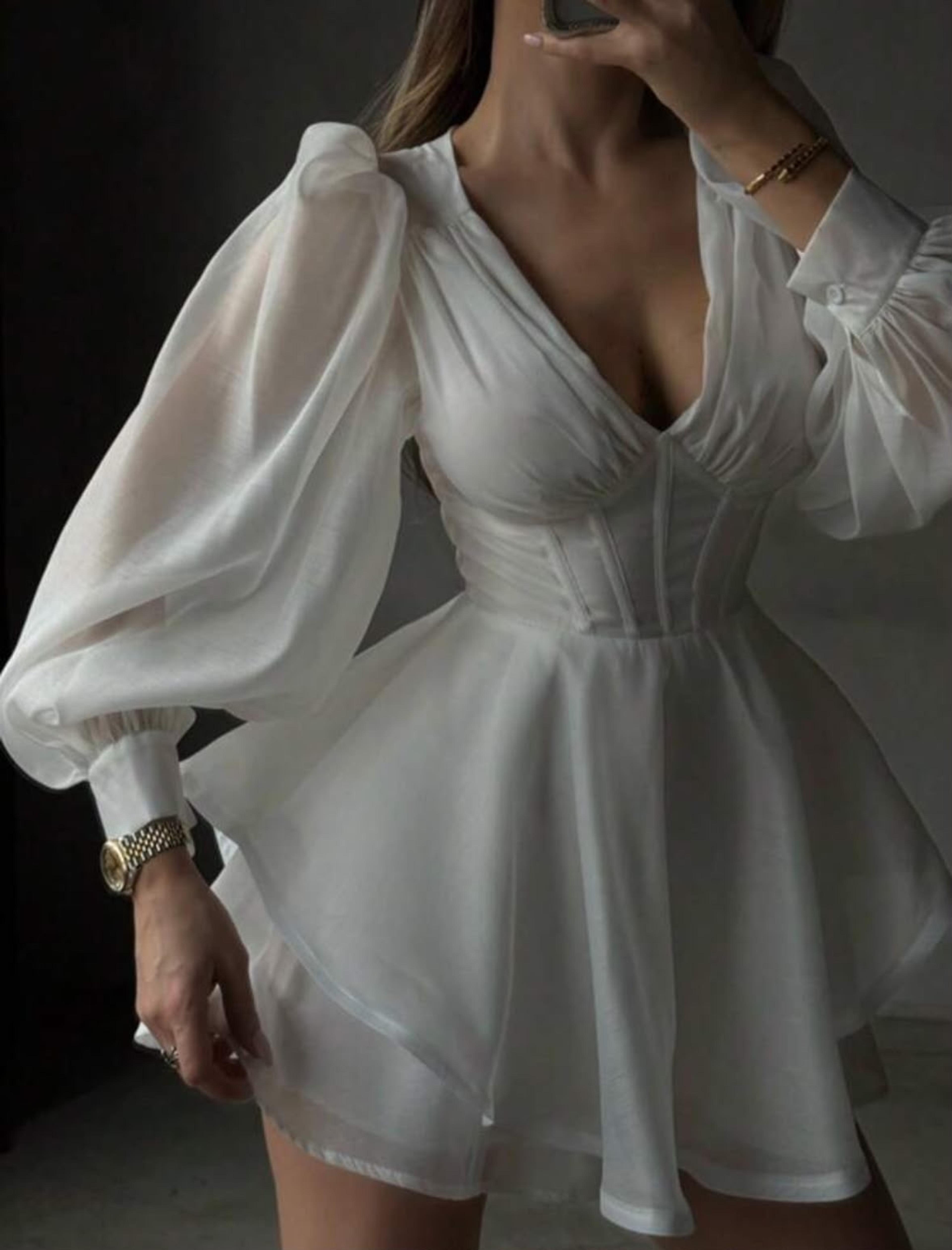 Elegant dress with ball sleeves view 3