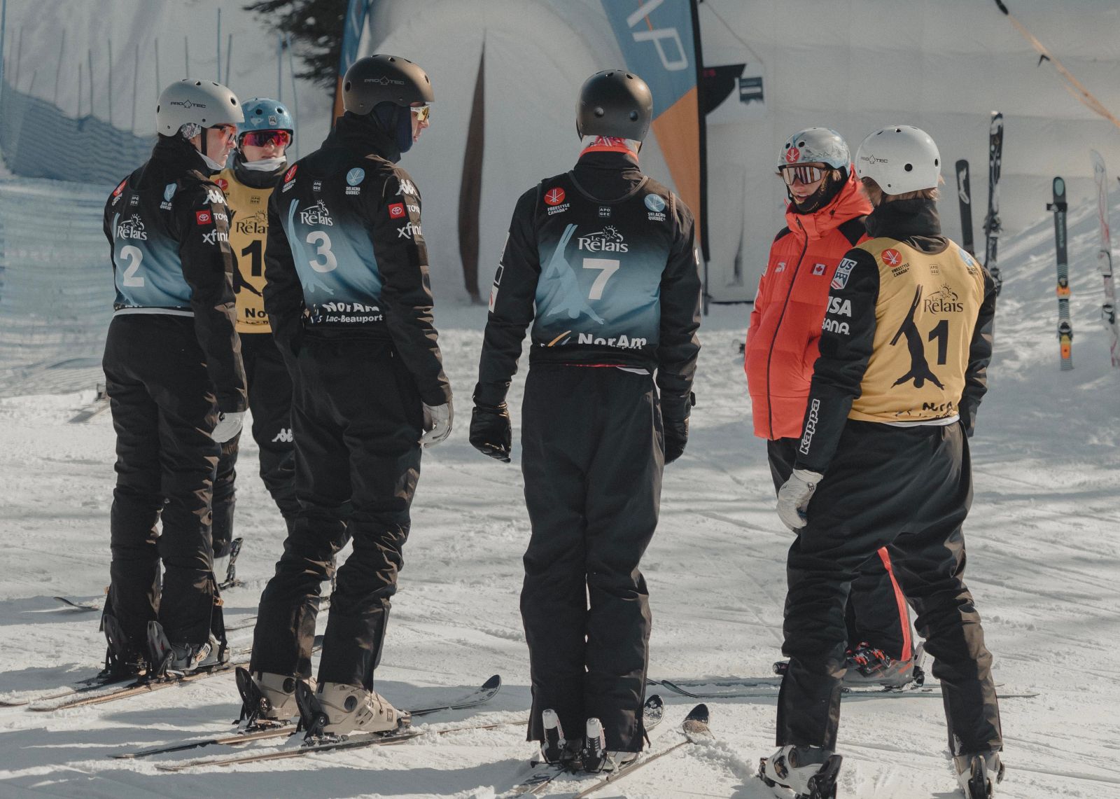 Les Canadiens se gâtent à la maison  Charlie Fontaine, Victor Primeau et Alec Haineault goûtent au podium au Relais