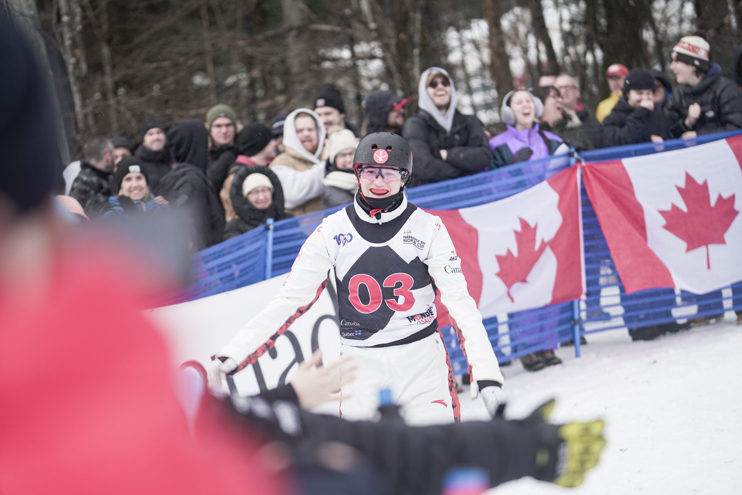 Les Canadiens brillent avec le bronze à la Coupe du Monde de ski acrobatique FIS à Lac-Beauport.