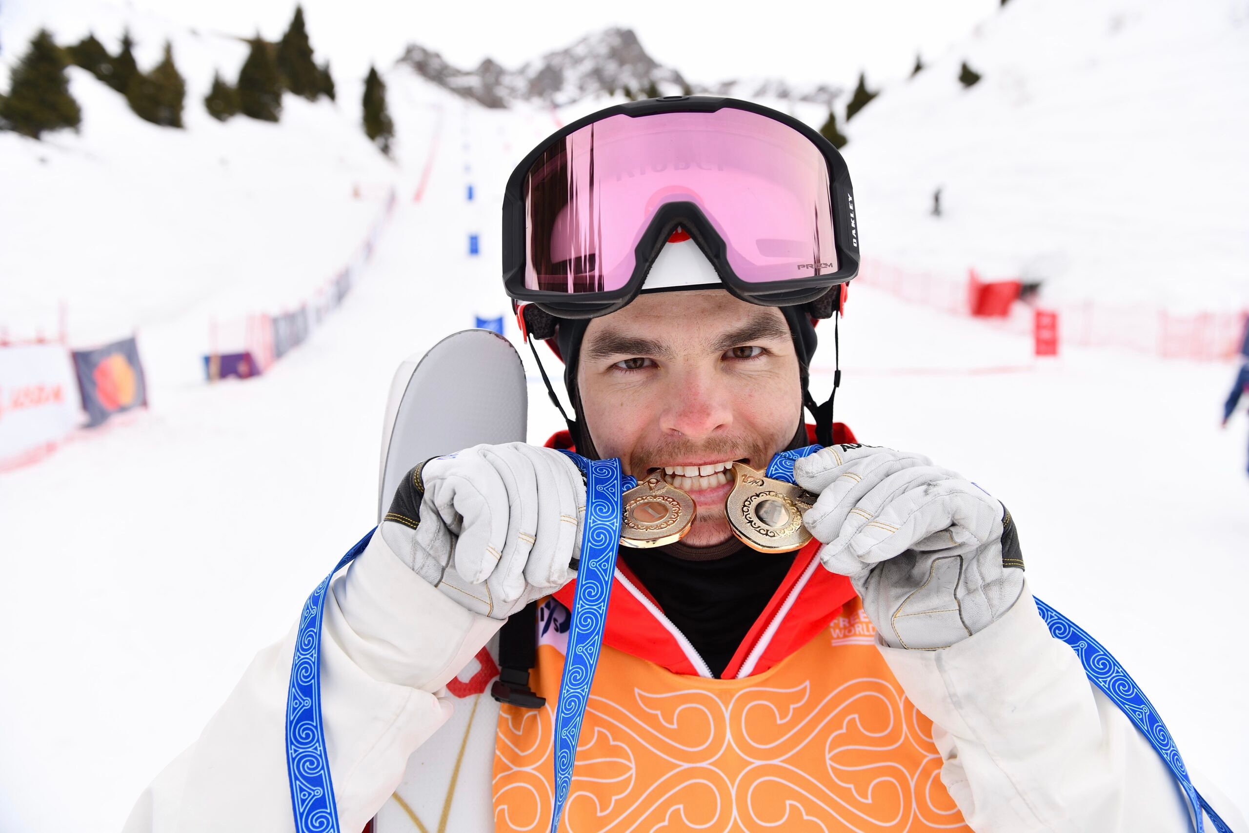 Kingsbury Triumphs in Almaty’s Dual Moguls, Secures Crystal Globe 25 and 26