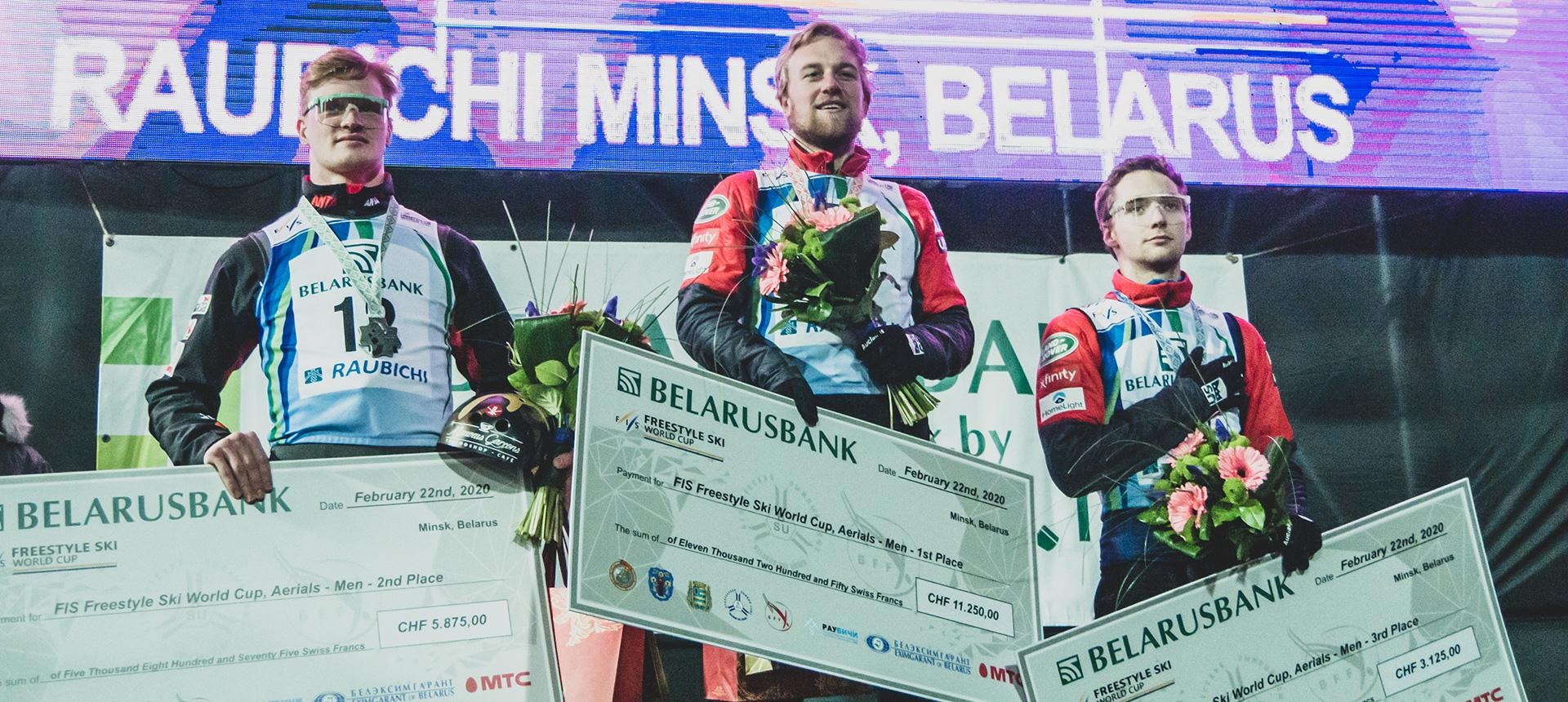 Le skieur acrobatique Irving prend son envol