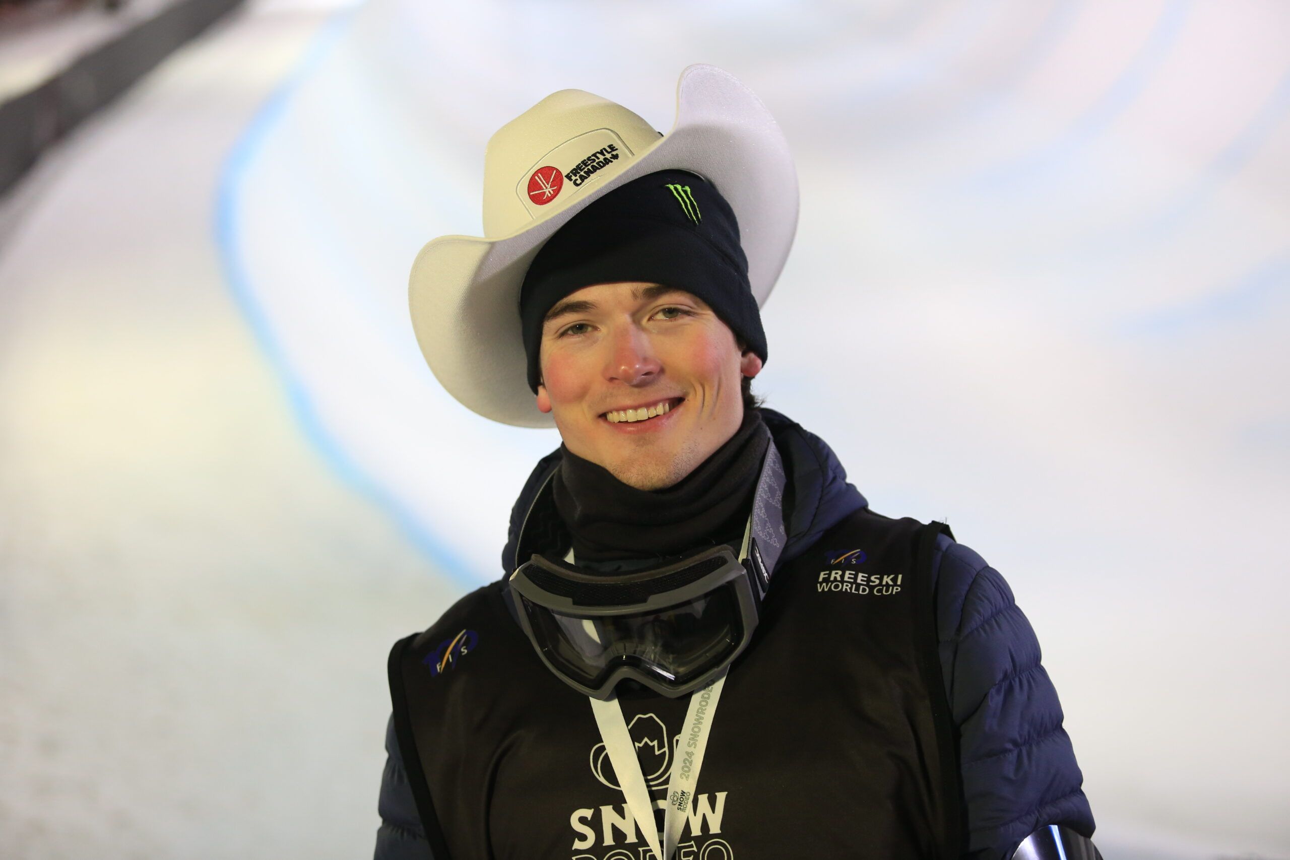 Fraser and Mackay each win Silver in front of home crowd at the 2024 Calgary Halfpipe Snow Rodeo