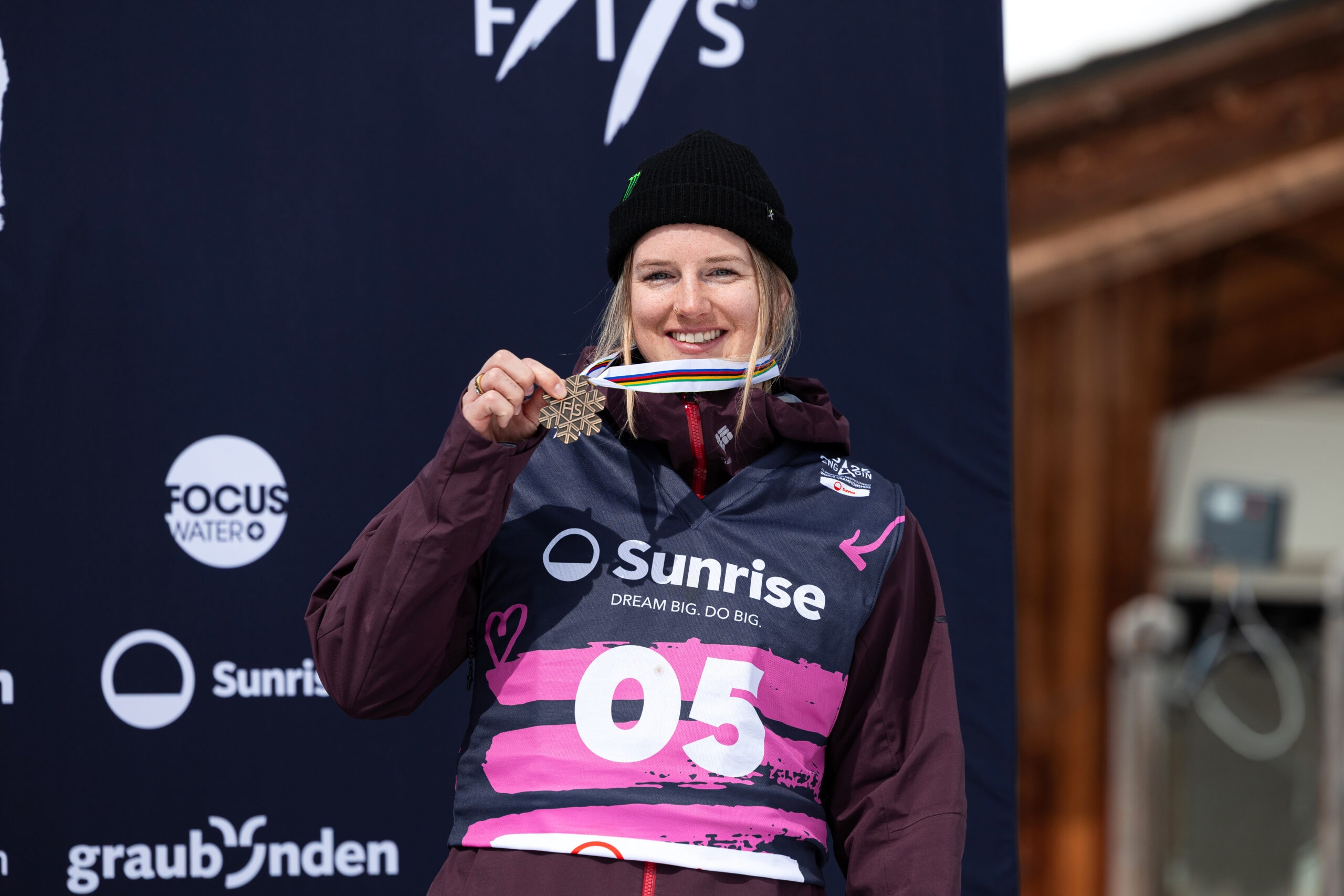 Sharpe earns bronze for the Canadian Halfpipe Team at World Championships