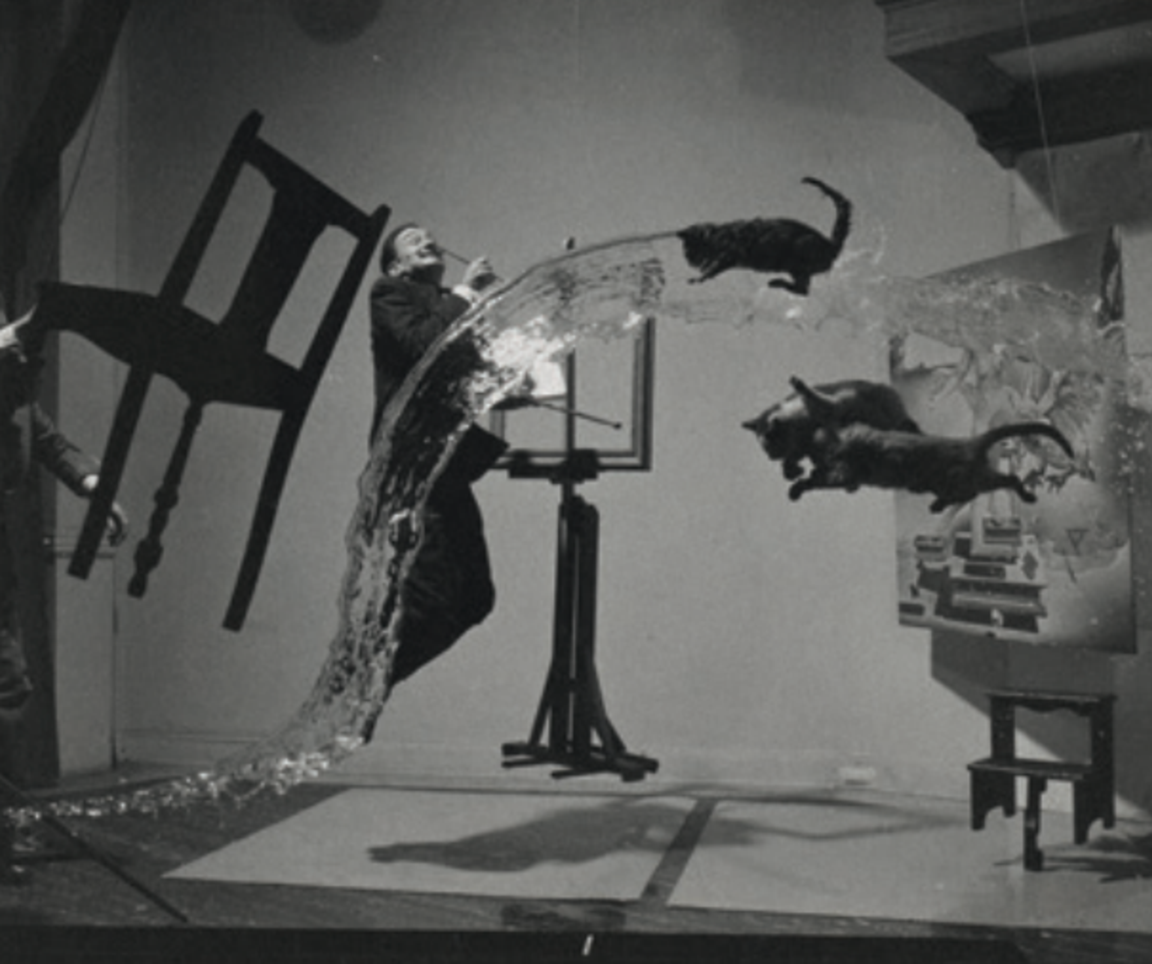 Photo de Dalí entrain de créer