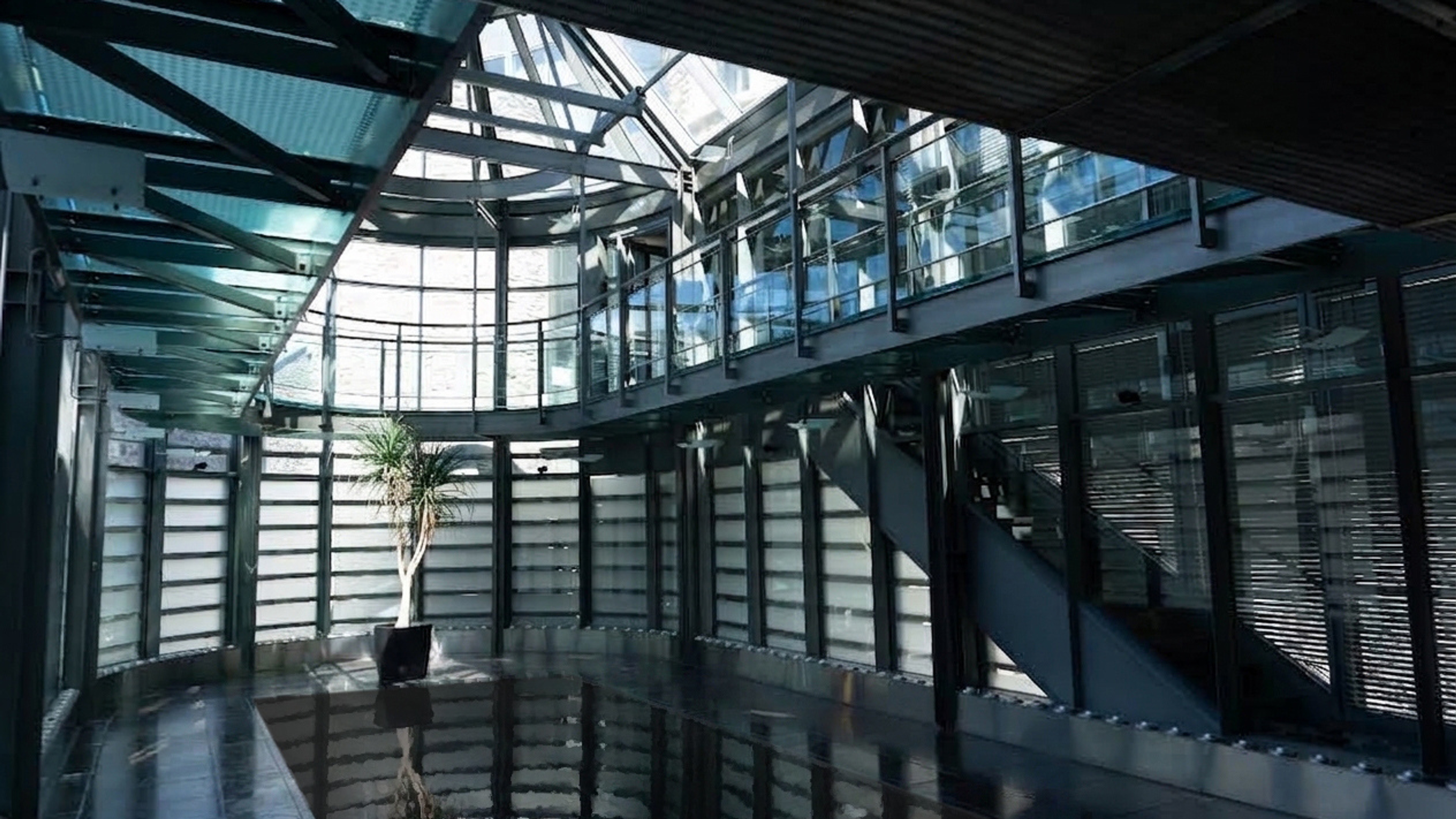 L'atrium vitré du 357 baigné de lumière naturelle