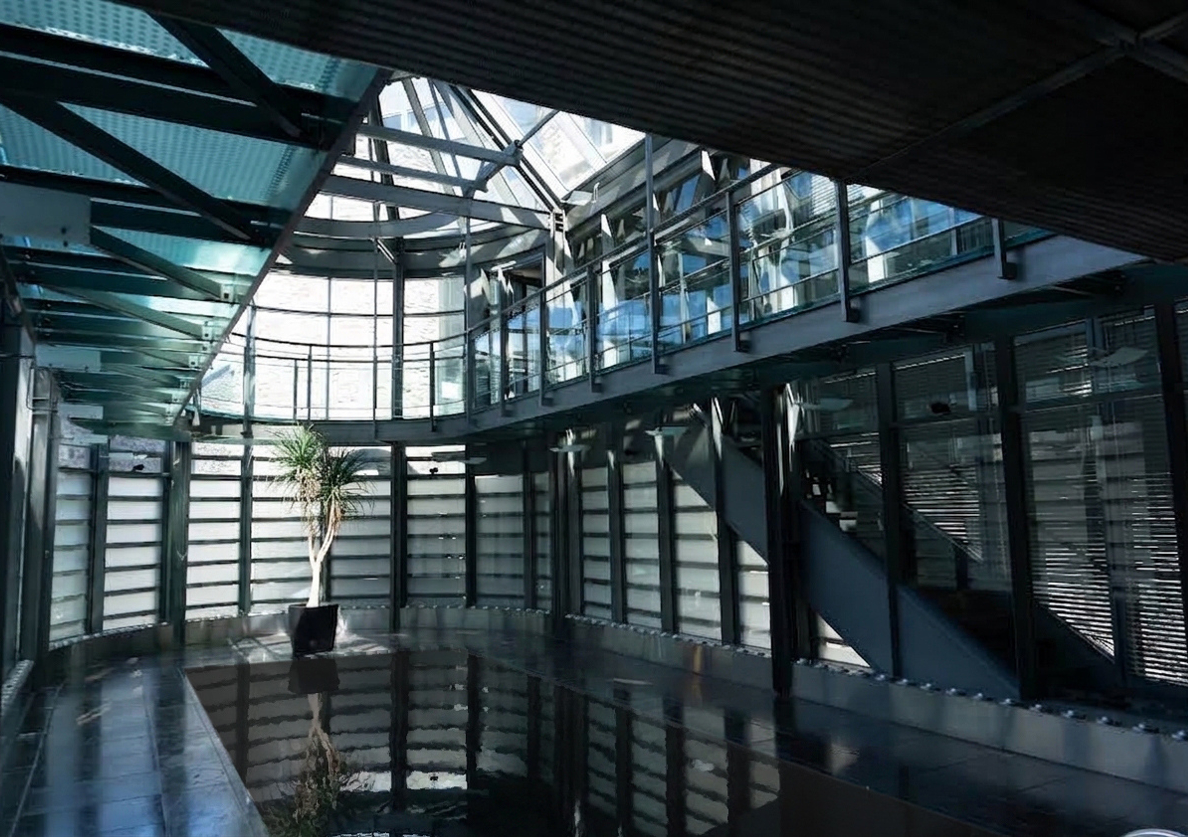 L'atrium vitré du 357 baigné de lumière naturelle