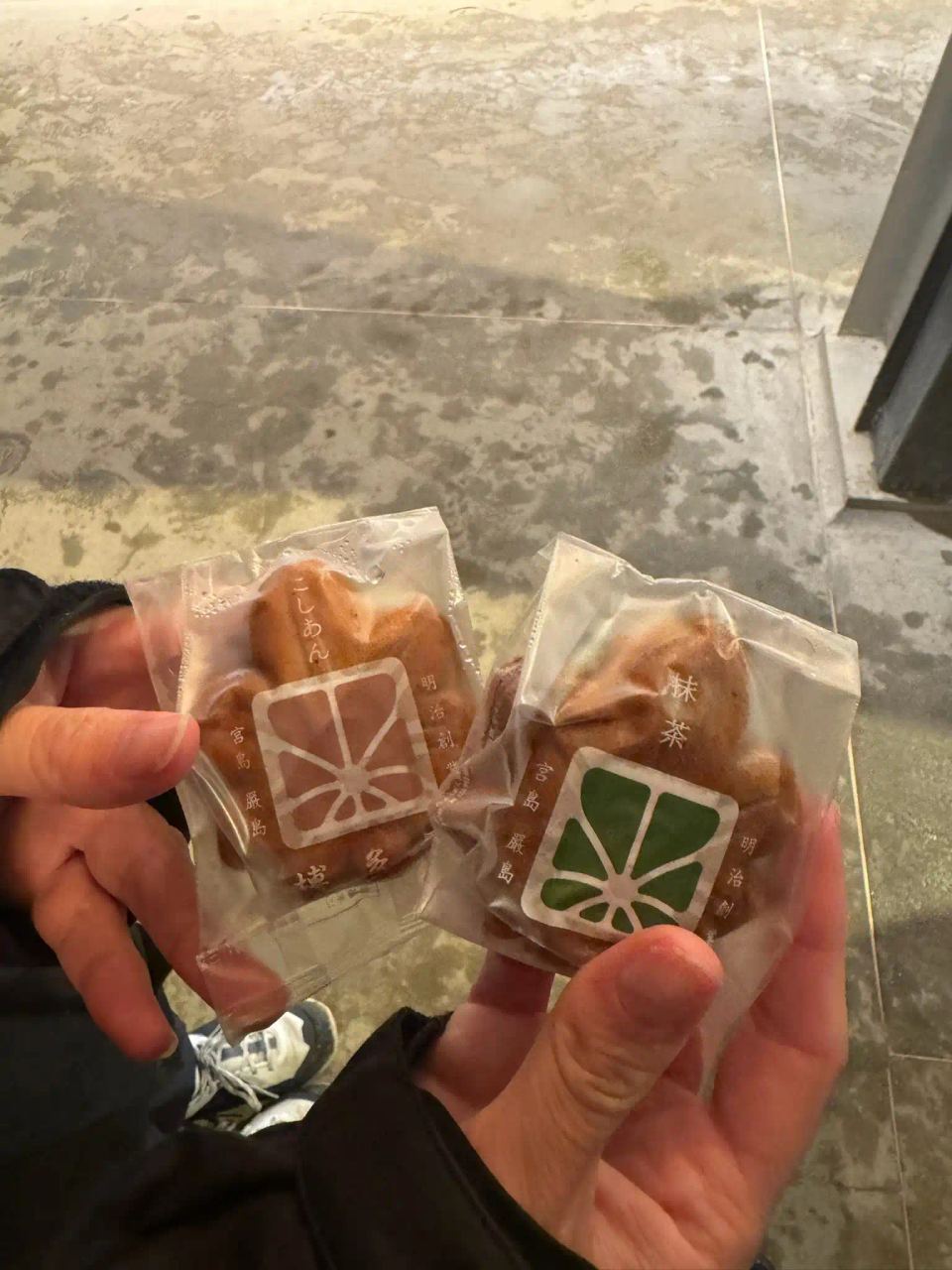 Des momiji manju