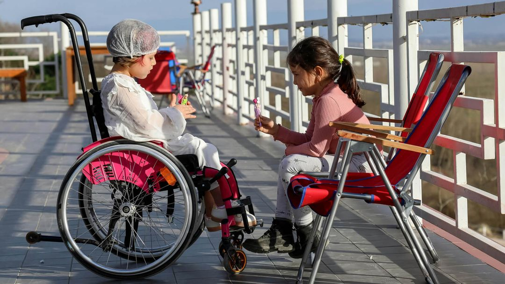 How to talk to your child about physical differences and disabilities