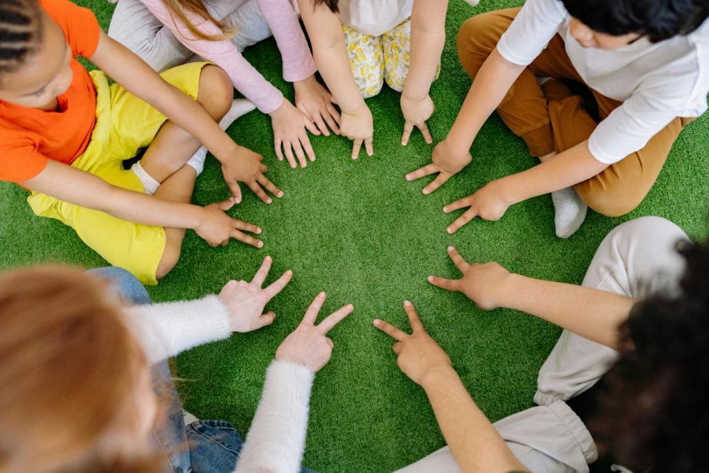 Top 3 Tips for Making Friends at Summer Camp Naturally