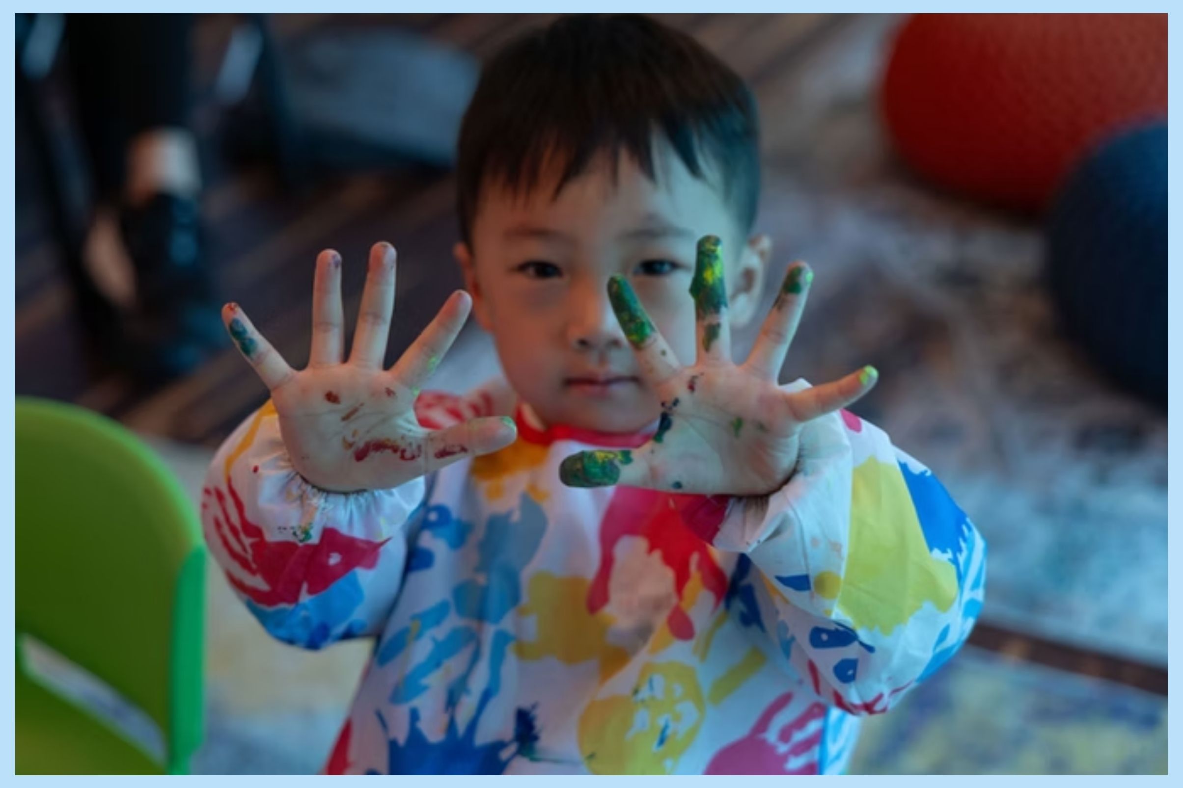 Kids painting and creating art projects at a children's art class in Virginia