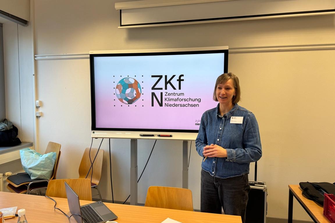 Dr. Nora Roesky stellte den Studierenden das ZKfN vor