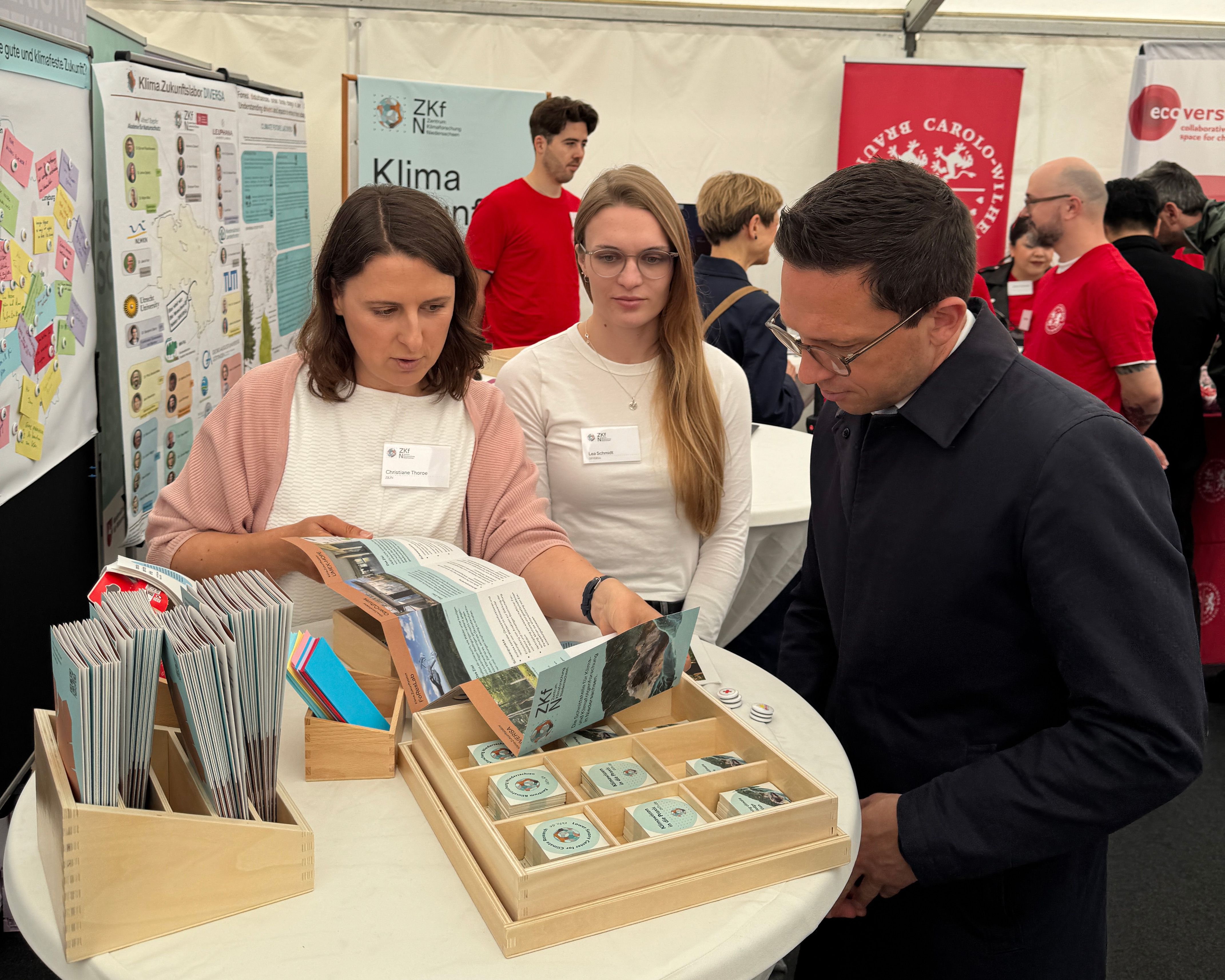 Minister Mohrs besucht den Stand