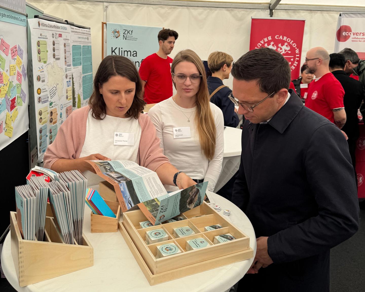Minister Mohrs besucht den Stand