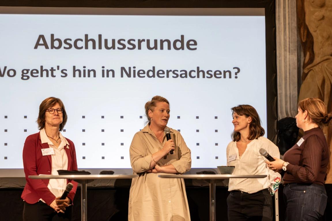 Drei Mitglieder des Klimarats Niedersachsen benennen in der Abschlussrunde Handlungsbedarf und Wünsche für die Klimazukunft des Landes.
