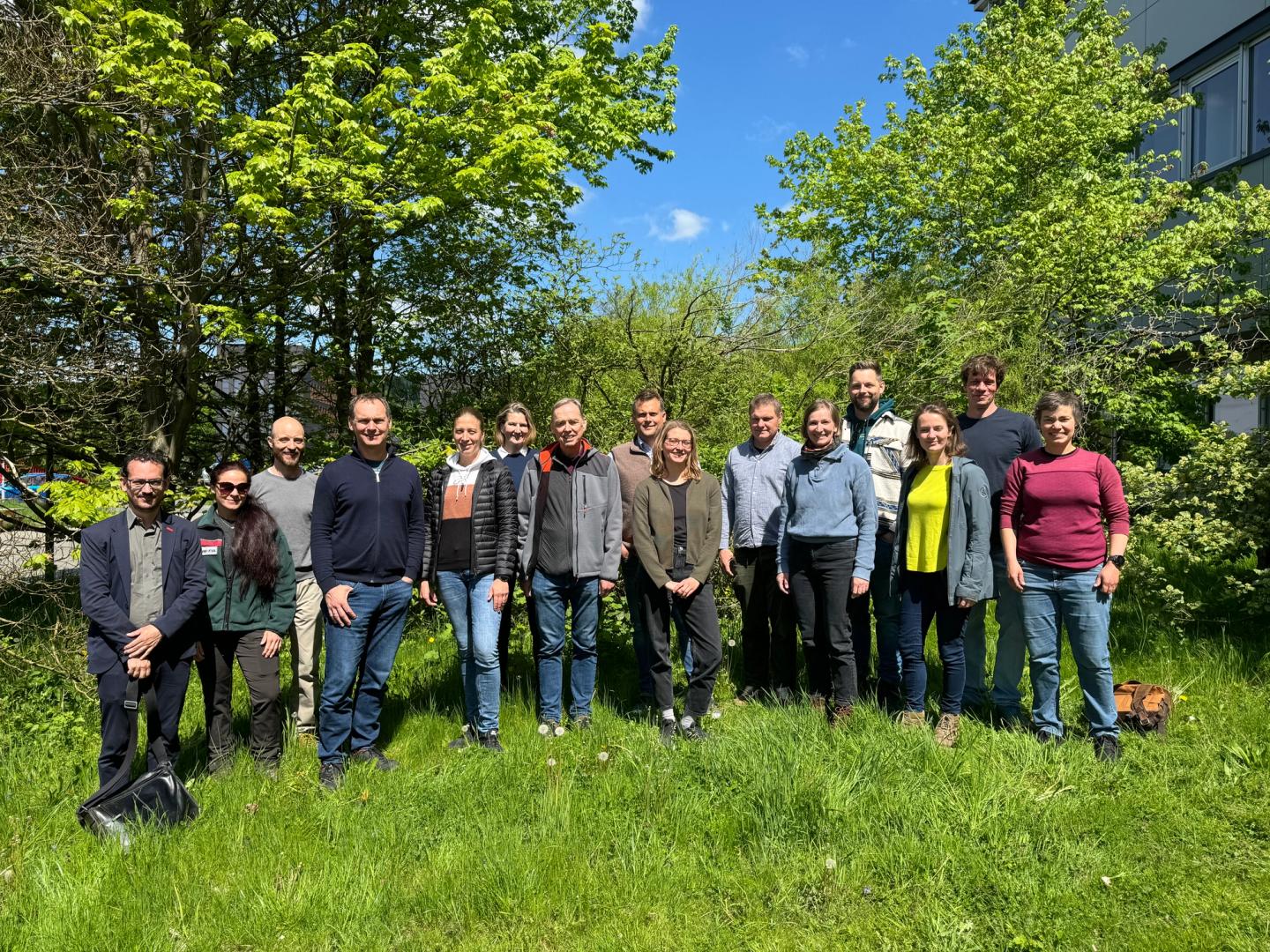 Gruppenbild des Koordinationskreises gemeinsam mit Mitgliedern des Klima.Zukunftslabors FoResLab beim Besuch des Klima.Zukunftslabors in Göttingen.