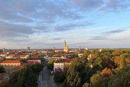 Sommerlicher Ausblick auf die Braunschweiger Innenstadt aus den alten Räumlichkeiten der ZKfN-Geschäftsstelle.