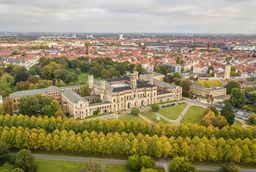 Blick auf die Leibniz Universität Hannover
