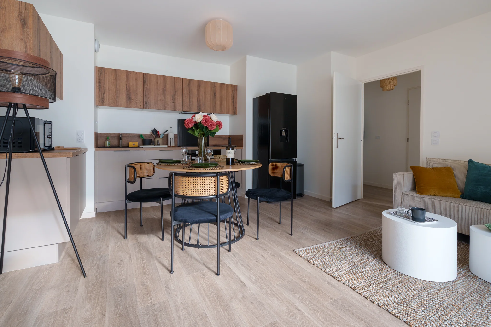 Cuisine équipée et coin repas