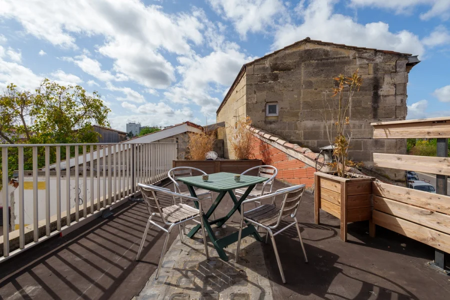 Terrasse ensoleillée avec vue dégagée à Floirac