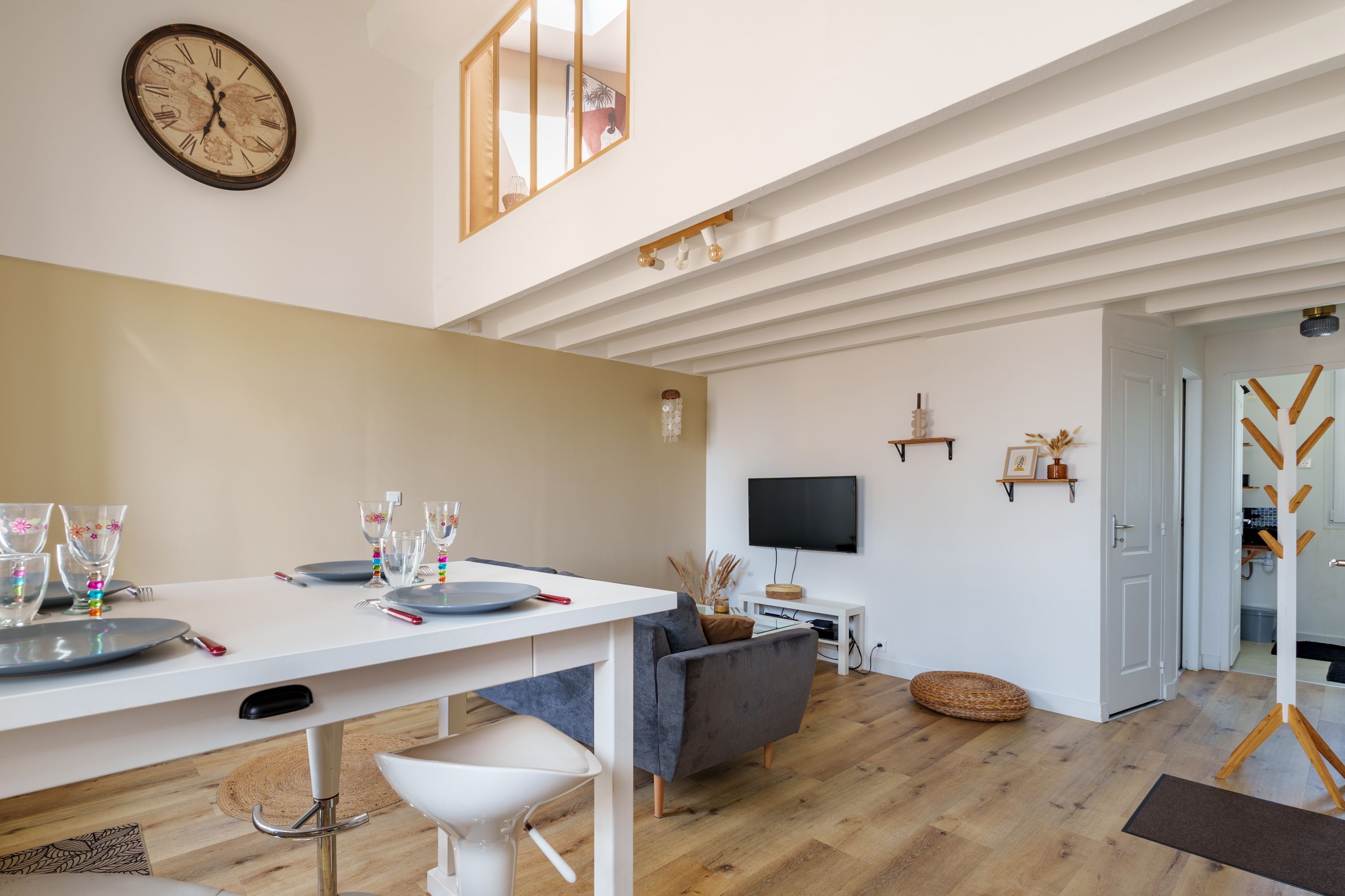 Salon et espace repas du Duplex Gambetta à Floirac