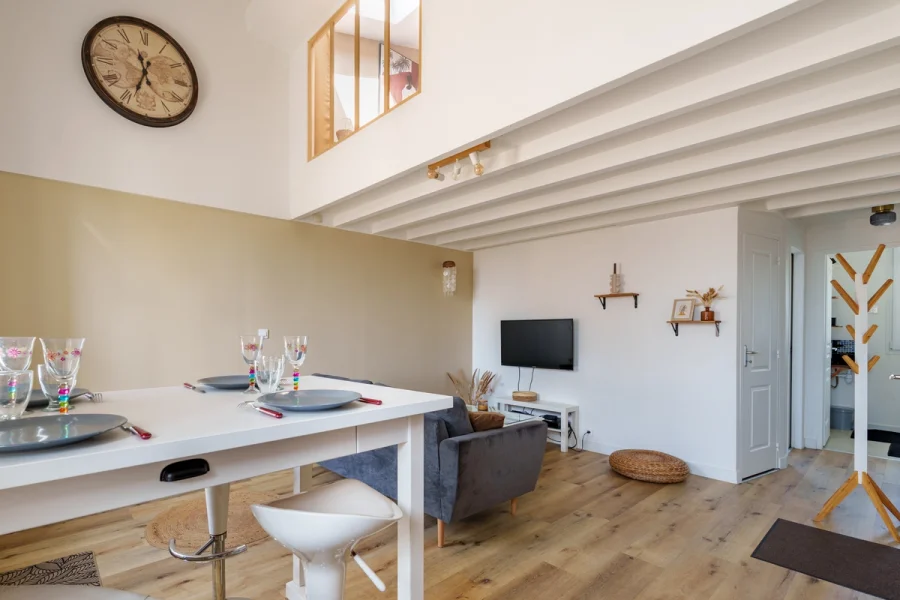 Salon et espace repas du Duplex Gambetta à Floirac