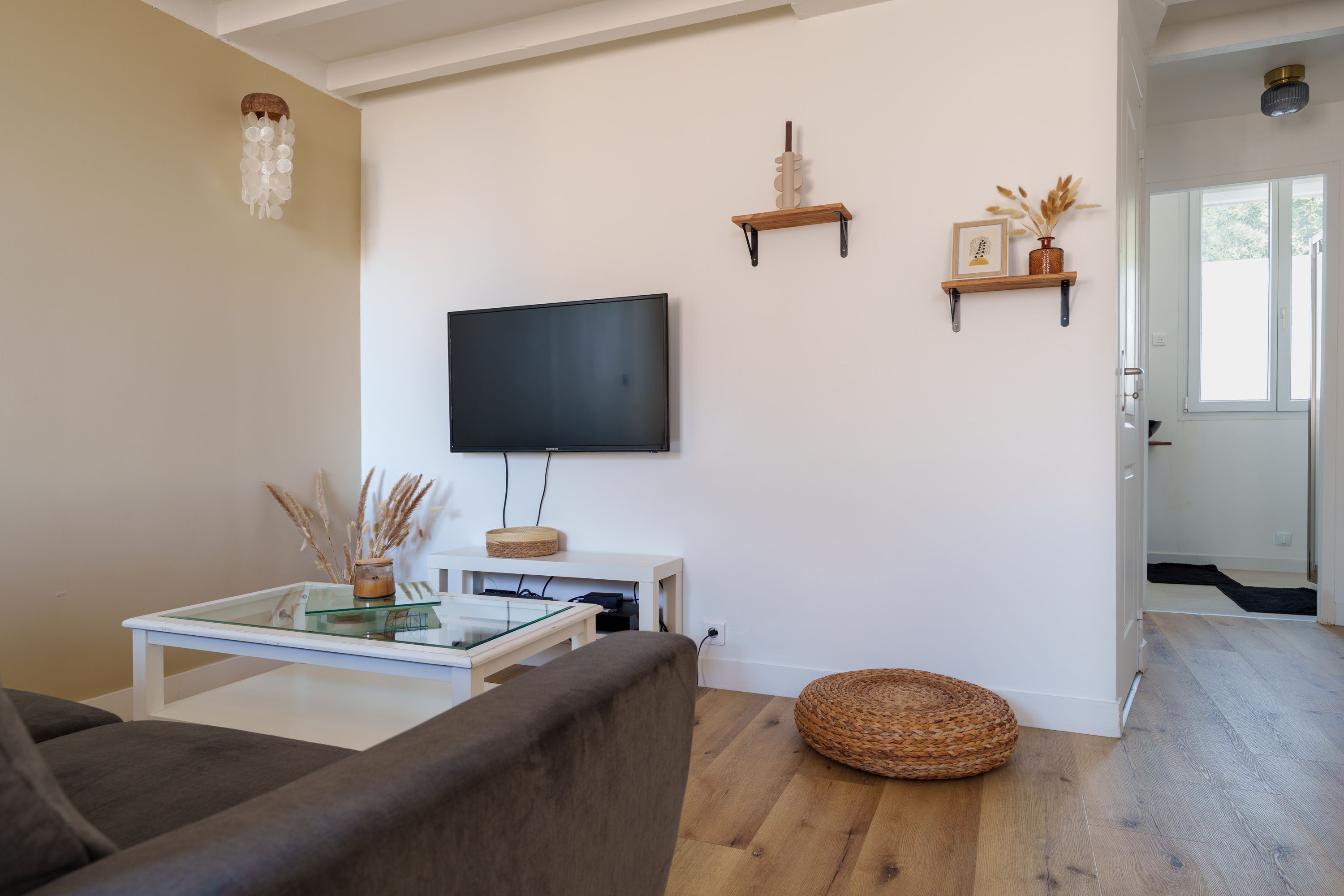 Salon du Duplex Gambetta avec télévision et entrée indépendante