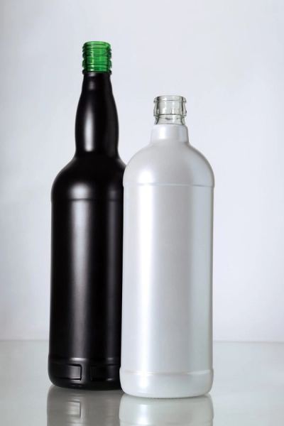 Liquor duo, black and white, a Colortek finish on glass
