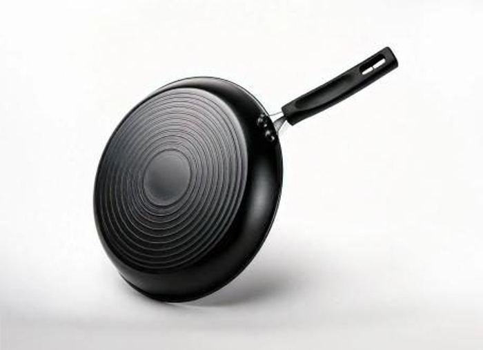 Frying pan exterior coated with heat-resistant SILCOOK