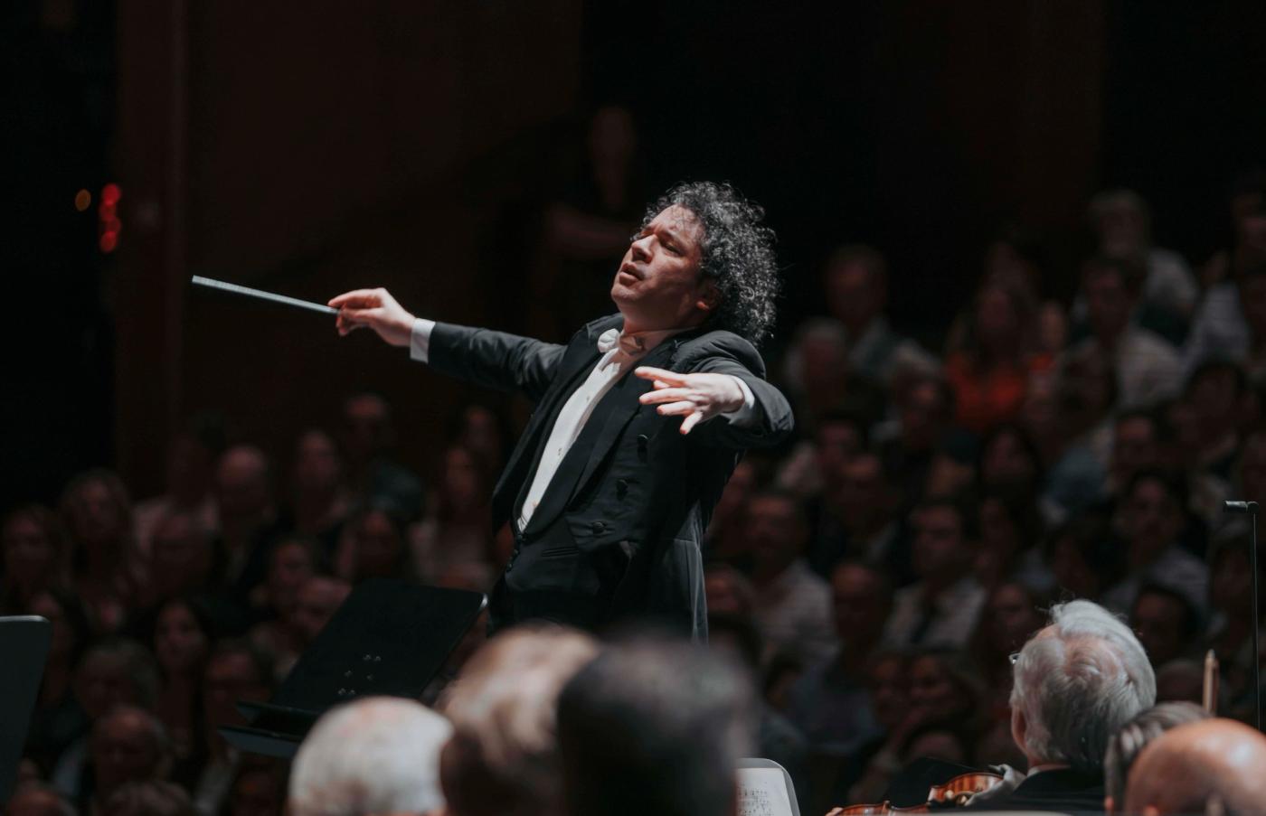 Gustavo Dudamel dirigiert die Wiener Philharmoniker in Salzburg
