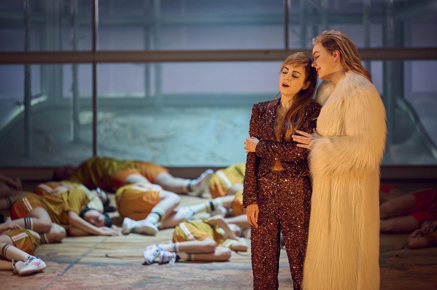 Claudia Muschio (Füchsin), Ida Ränzlöv (Fuchs)
