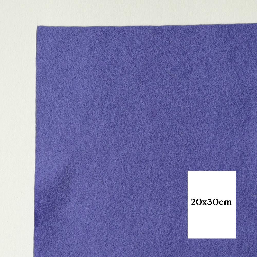 Eit lilla ark av ullfilt med storleik 20x30cm på ein kvit bakgrunn