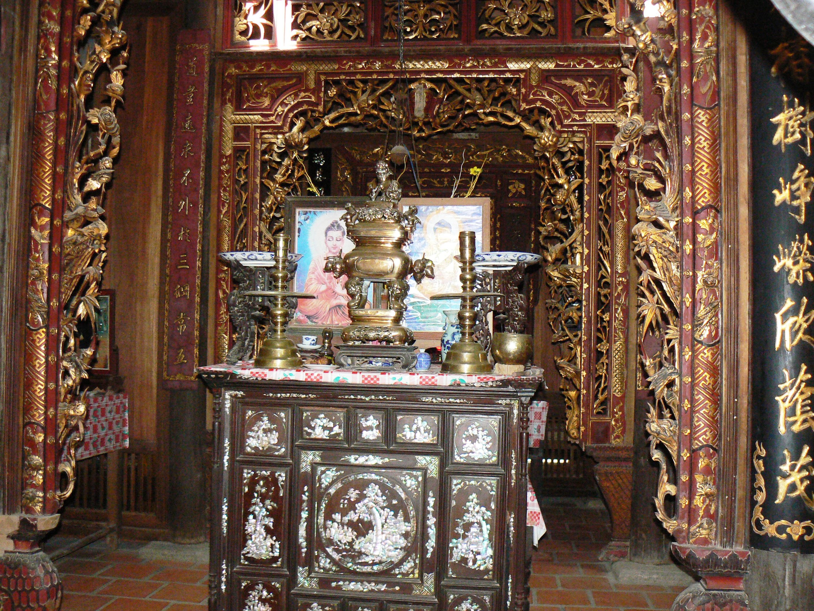 Nội thất gỗ chạm khắc của nhà cổ miền Tây