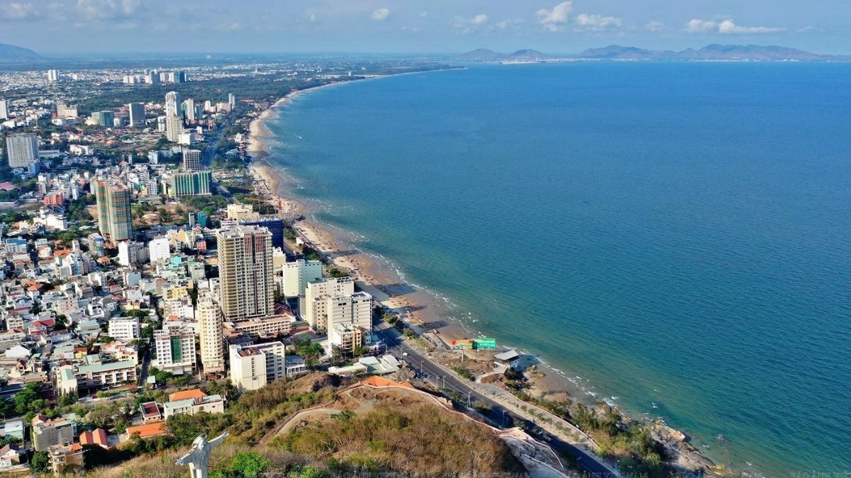 Toàn cảnh bờ biển Vũng Tàu từ trên cao