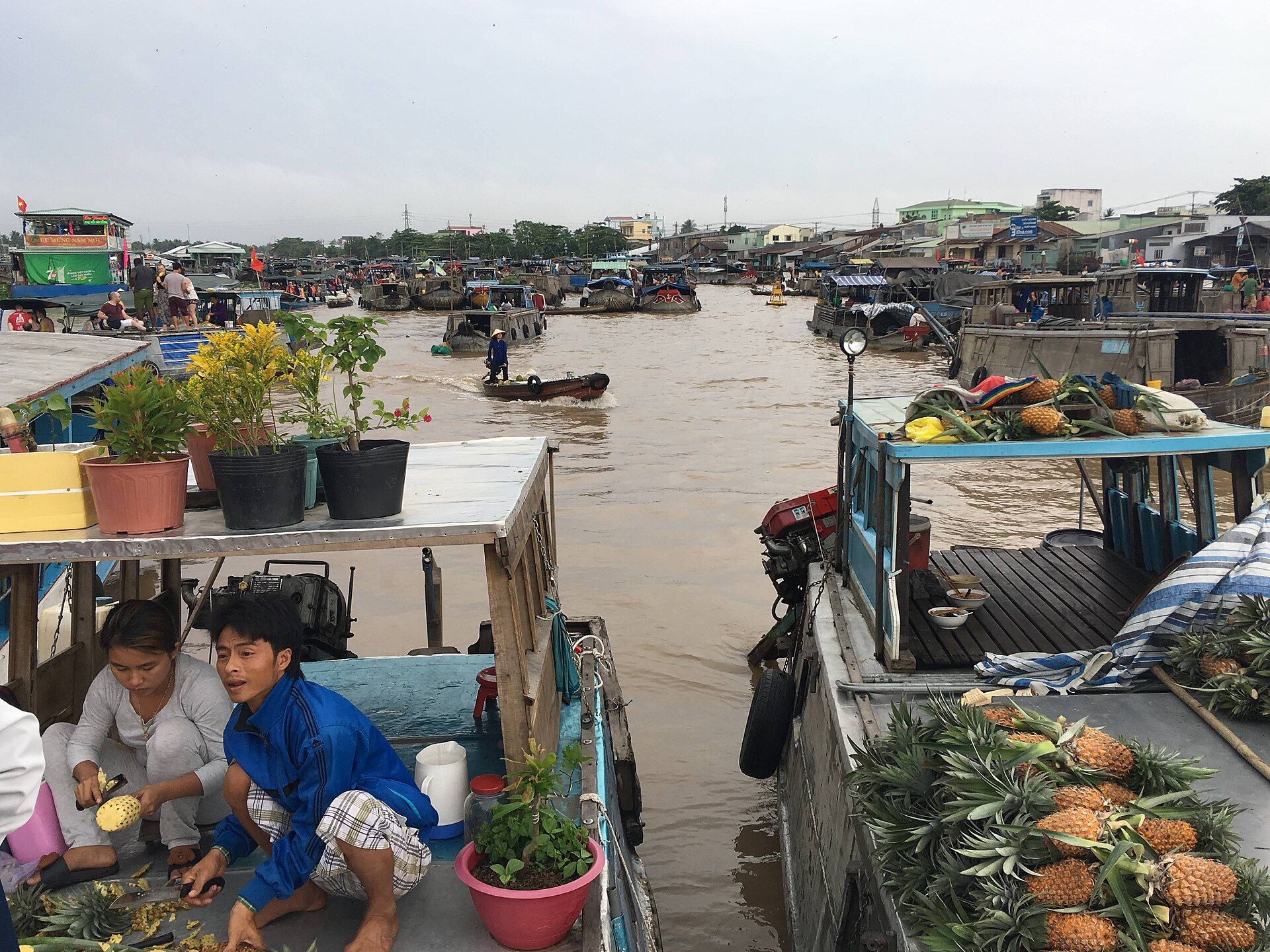Boats gathered at Cai Rang Floating Market near Can Tho